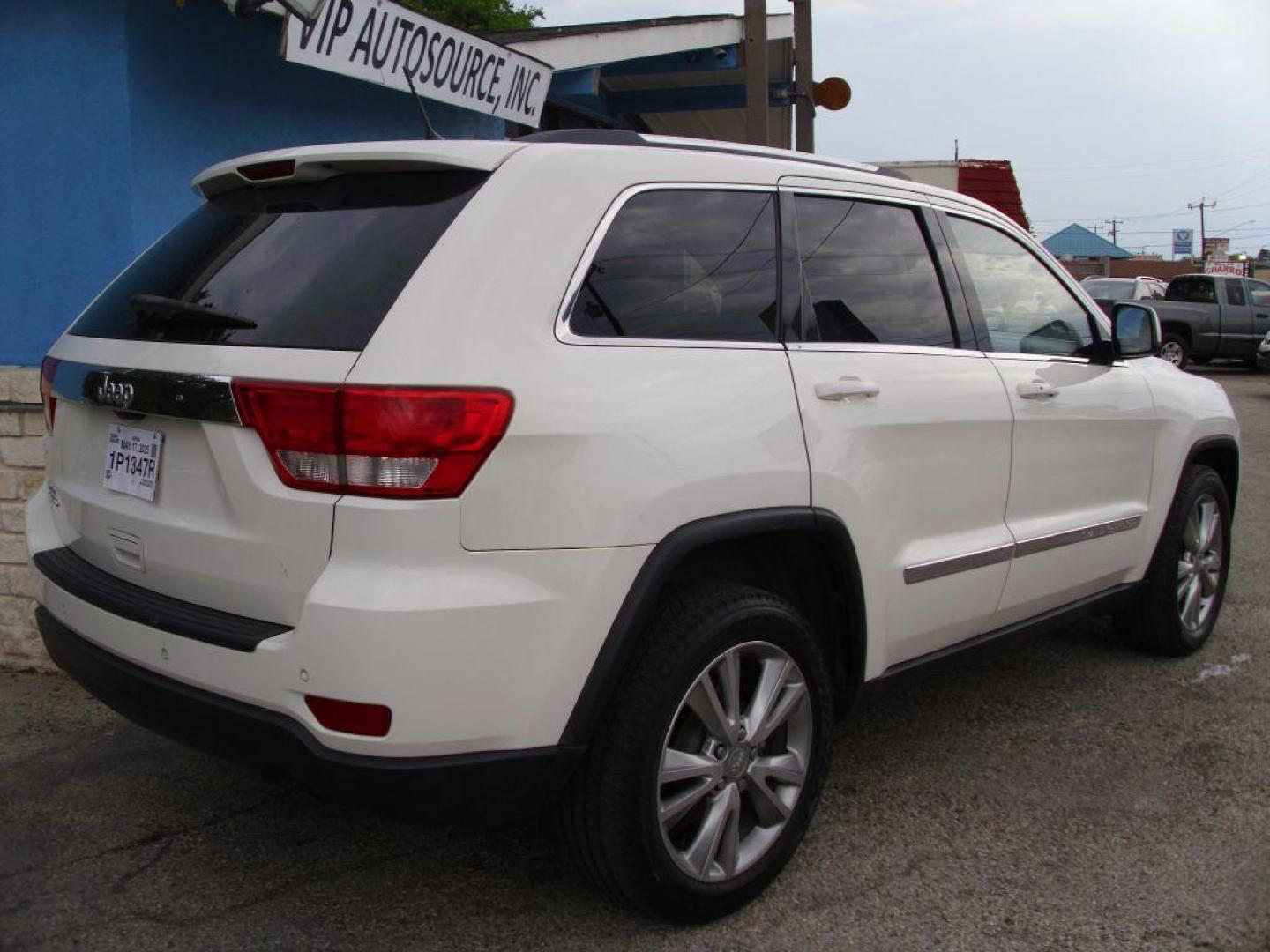 2012 WHITE JEEP GRAND CHEROKEE LAREDO (1C4RJEAG1CC) with an 3.6L engine, Automatic transmission, located at 12019 San Pedro Avenue, San Antonio, TX, 78216, (208) 269-7240, 29.550915, -98.491142 - We provide financing options through various third-party Credit Unions and Auto Finance Companies, including RBFCU, USAA, SSFCU, Pen Fed, Navy Fed, Credit Human Credit Union of Texas, and most other credit unions. We also work with major banks such as Capital One and Broadway Bank. Payment methods a - Photo#2
