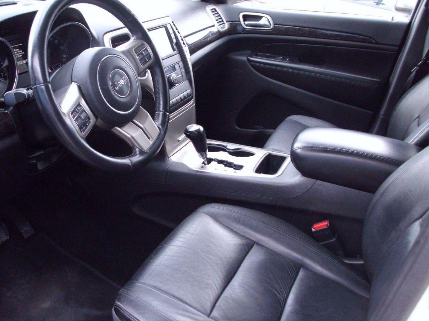 2012 WHITE JEEP GRAND CHEROKEE LAREDO (1C4RJEAG1CC) with an 3.6L engine, Automatic transmission, located at 12019 San Pedro Avenue, San Antonio, TX, 78216, (208) 269-7240, 29.550915, -98.491142 - We provide financing options through various third-party Credit Unions and Auto Finance Companies, including RBFCU, USAA, SSFCU, Pen Fed, Navy Fed, Credit Human Credit Union of Texas, and most other credit unions. We also work with major banks such as Capital One and Broadway Bank. Payment methods a - Photo#7