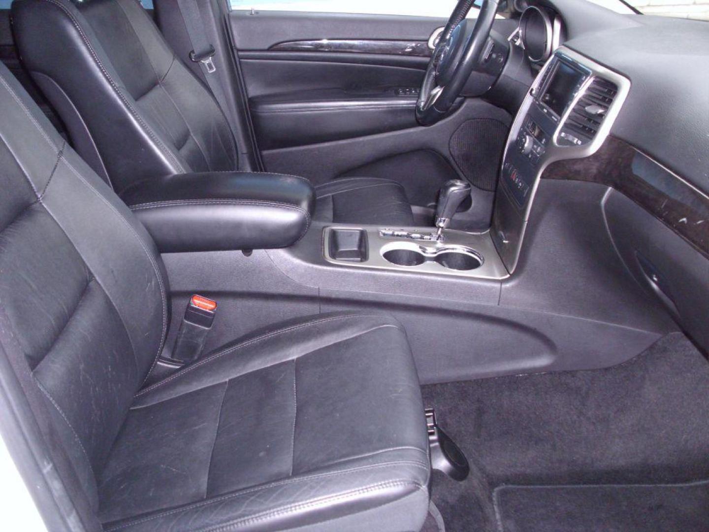 2012 WHITE JEEP GRAND CHEROKEE LAREDO (1C4RJEAG1CC) with an 3.6L engine, Automatic transmission, located at 12019 San Pedro Avenue, San Antonio, TX, 78216, (208) 269-7240, 29.550915, -98.491142 - We provide financing options through various third-party Credit Unions and Auto Finance Companies, including RBFCU, USAA, SSFCU, Pen Fed, Navy Fed, Credit Human Credit Union of Texas, and most other credit unions. We also work with major banks such as Capital One and Broadway Bank. Payment methods a - Photo#9