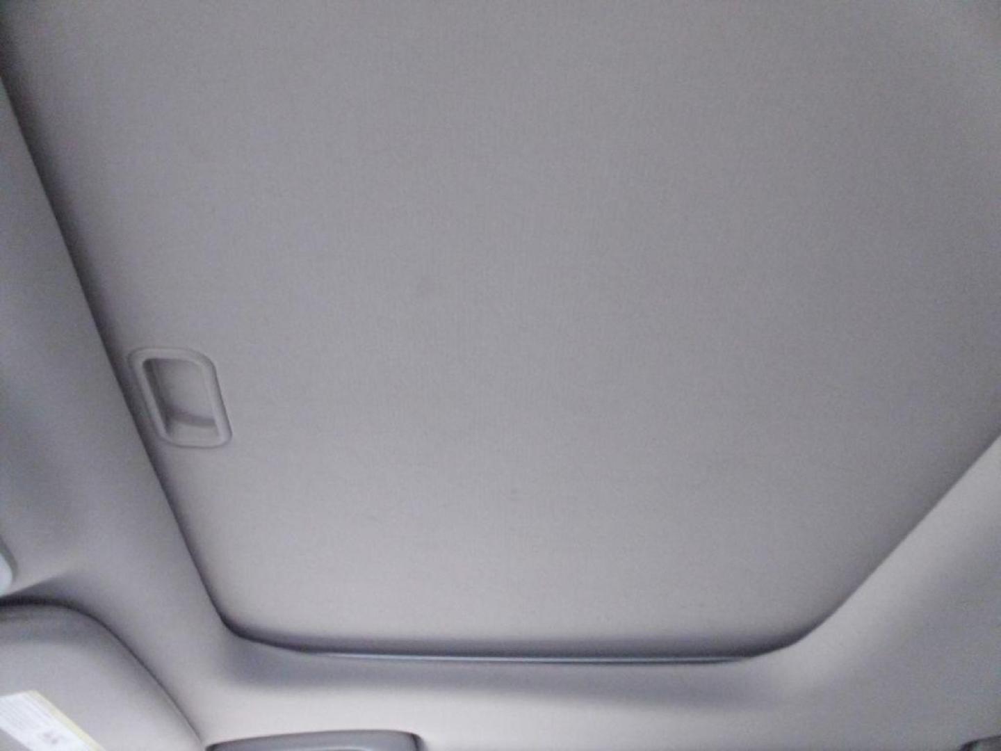 2012 WHITE JEEP GRAND CHEROKEE LAREDO (1C4RJEAG1CC) with an 3.6L engine, Automatic transmission, located at 12019 San Pedro Avenue, San Antonio, TX, 78216, (208) 269-7240, 29.550915, -98.491142 - We provide financing options through various third-party Credit Unions and Auto Finance Companies, including RBFCU, USAA, SSFCU, Pen Fed, Navy Fed, Credit Human Credit Union of Texas, and most other credit unions. We also work with major banks such as Capital One and Broadway Bank. Payment methods a - Photo#17