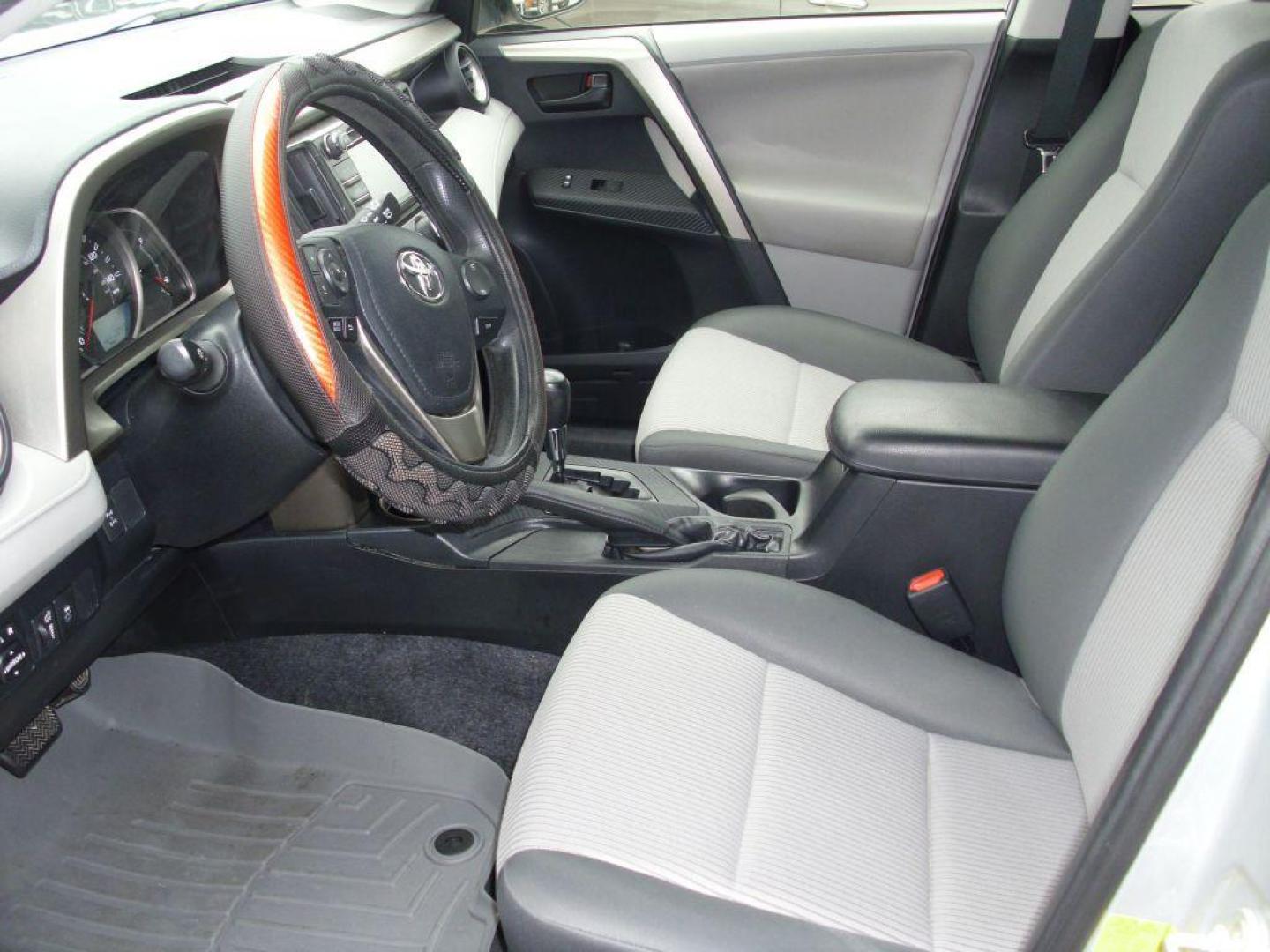 2013 SILVER TOYOTA RAV4 LE (2T3BFREV1DW) with an 2.5L engine, Automatic transmission, located at 12019 San Pedro Avenue, San Antonio, TX, 78216, (208) 269-7240, 29.550915, -98.491142 - GREAT 4WD/AWD VEHICLE !! NO Accidents or Damages!! Only 2 Previous Owners, Bluetooth Technology, Cloth Seats, Rear View Camera, Running Boards, Air Conditioning; Power Windows; Power Locks; Power Steering; Tilt Wheel; AM/FM CD/MP3; Immobilizer; Keyless Entry; Alarm; Daytime Running Lights; Dual Fron - Photo#8