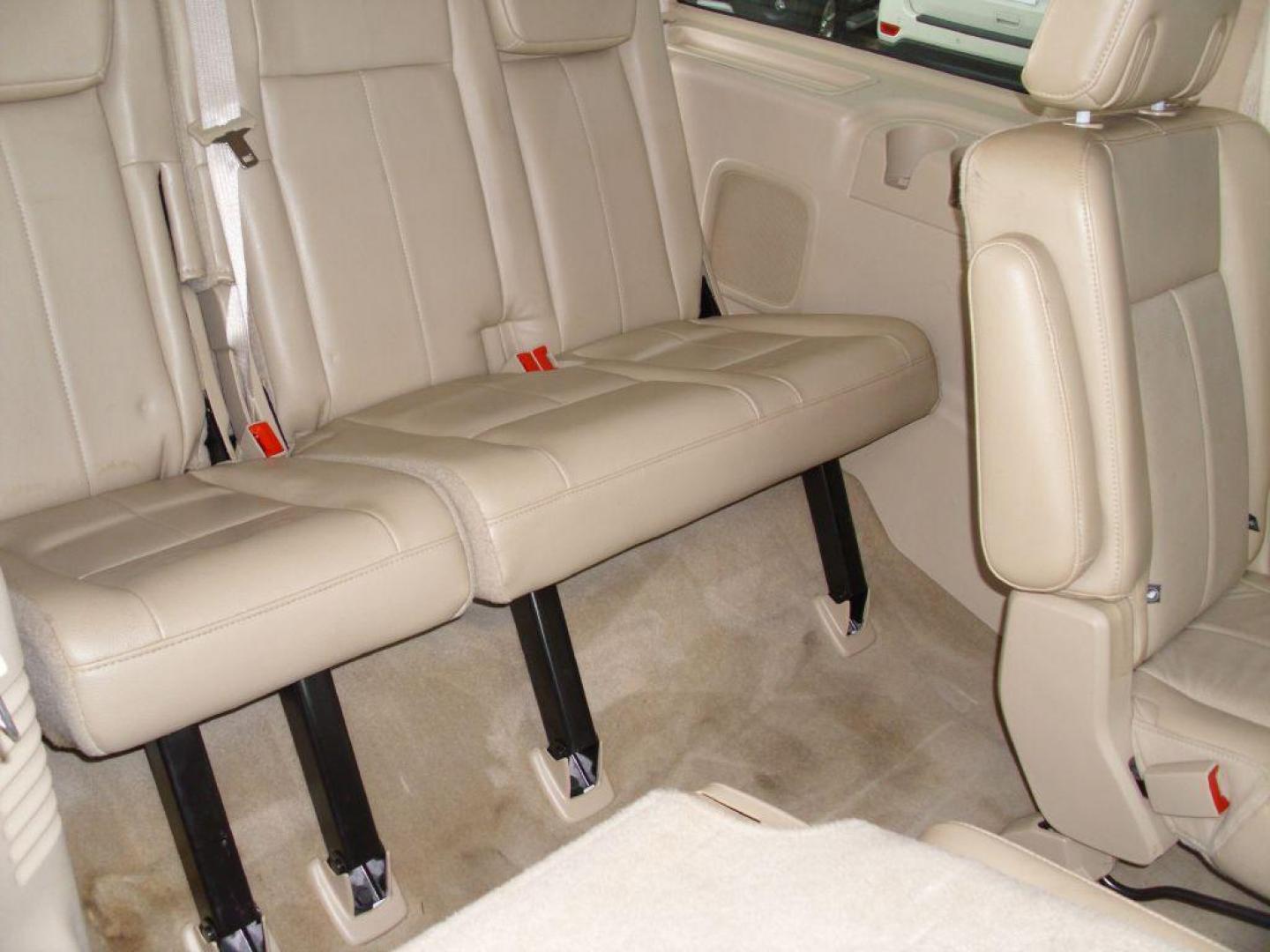 2010 WHITE FORD EXPEDITION EDDIE BAUER (1FMJU1H58AE) with an 5.4L engine, Automatic transmission, located at 12019 San Pedro Avenue, San Antonio, TX, 78216, (208) 269-7240, 29.550915, -98.491142 - We provide financing options through various third-party Credit Unions and Auto Finance Companies, including RBFCU, USAA, SSFCU, Pen Fed, Navy Fed, Credit Human Credit Union of Texas, and most other credit unions. We also work with major banks such as Capital One and Broadway Bank. Payment methods a - Photo#21