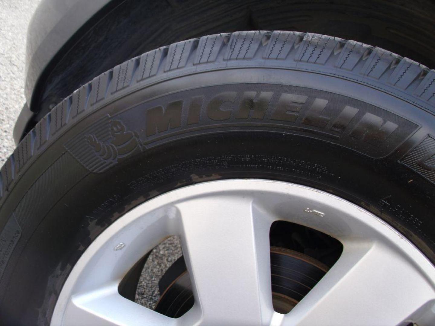 2010 GRAY NISSAN PATHFINDER S (5N1AR1NN5AC) with an 4.0L engine, Automatic transmission, located at 12019 San Pedro Avenue, San Antonio, TX, 78216, (208) 269-7240, 29.550915, -98.491142 - We provide financing options through various third-party Credit Unions and Auto Finance Companies, including RBFCU, USAA, SSFCU, Pen Fed, Navy Fed, Credit Human Credit Union of Texas, and most other credit unions. We also work with major banks such as Capital One and Broadway Bank. Payment methods a - Photo#20