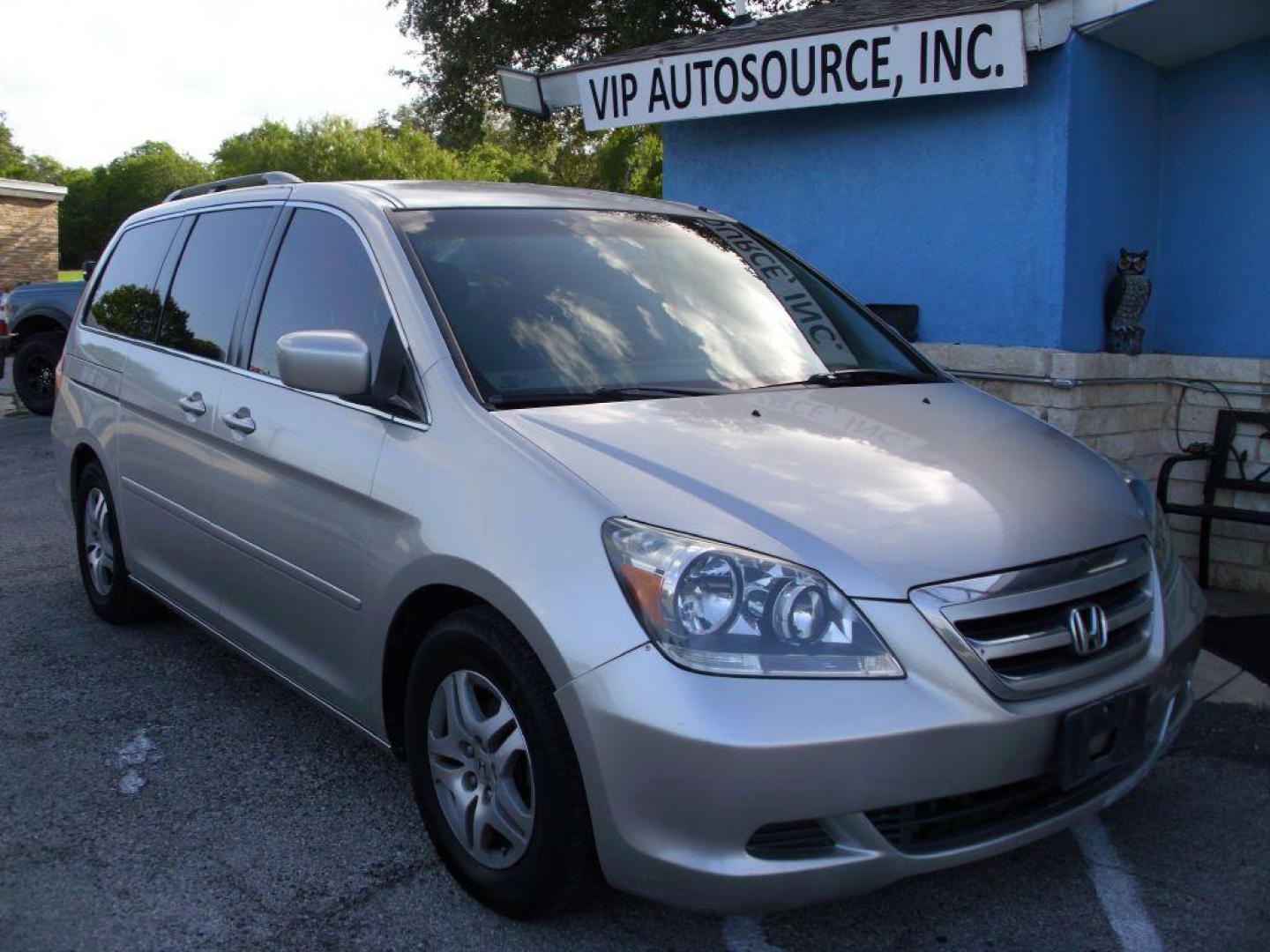 2007 SILVER HONDA ODYSSEY EX (5FNRL384X7B) with an 3.5L engine, Automatic transmission, San Antonio, TX, 78216, (208) 269-7240, 29.424601, -98.495140 - SPACIOUS SUV; FOLD- AWAY THIRD ROW; Rear Sunshade; Quad Seats; Rear Air Conditioning; Alloy Wheels; Cloth Seats; Air Conditioning; Power Windows; Power Locks; Power Steering; Tilt Wheel; AM/FM CD; Immobilizer; Keyless Entry; Alarm; Dual Front Airbags; Side Airbags; Head Airbags; Rear Head Airbags; A - Photo#2