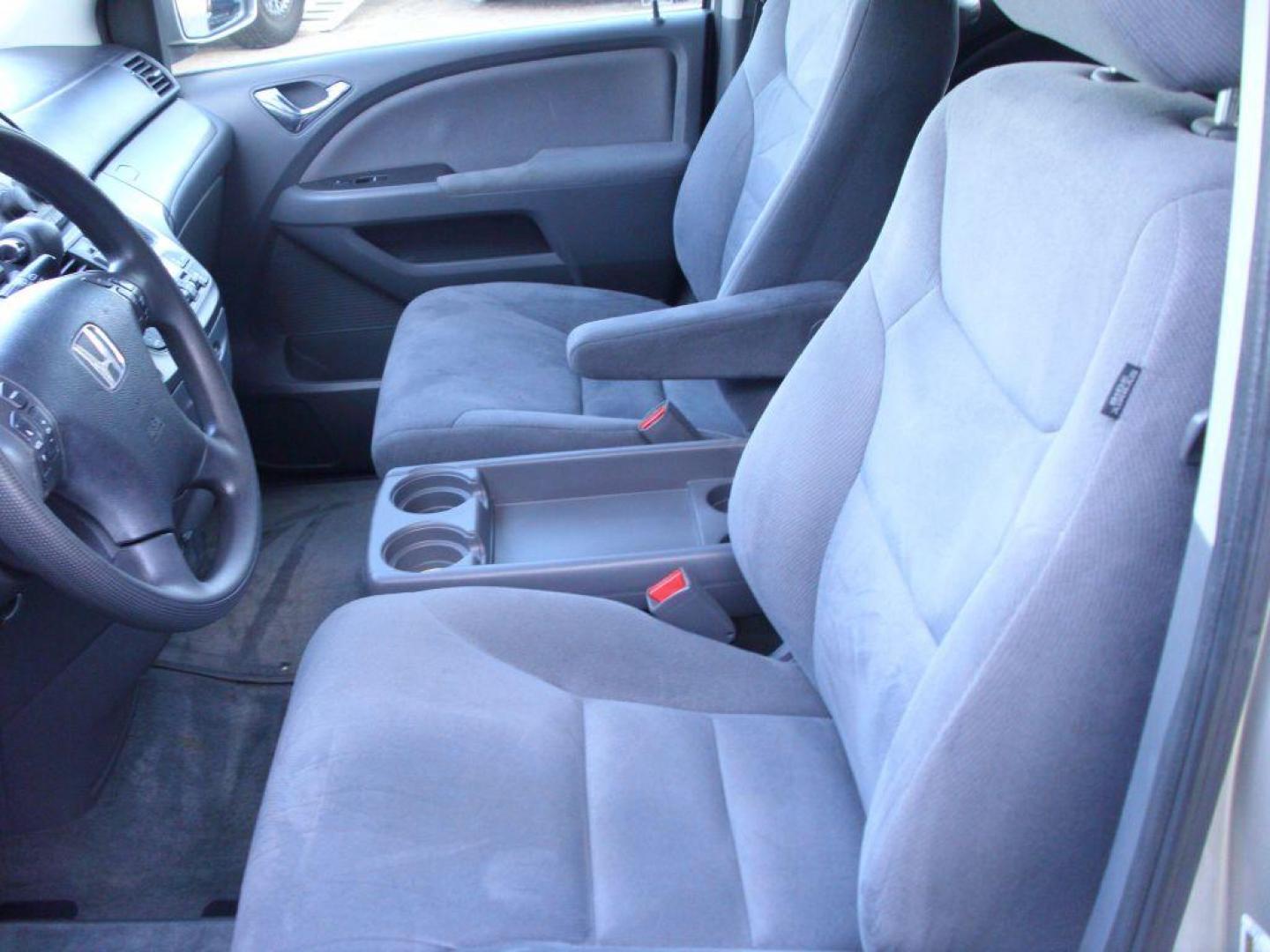 2007 SILVER HONDA ODYSSEY EX (5FNRL384X7B) with an 3.5L engine, Automatic transmission, San Antonio, TX, 78216, (208) 269-7240, 29.424601, -98.495140 - SPACIOUS SUV; FOLD- AWAY THIRD ROW; Rear Sunshade; Quad Seats; Rear Air Conditioning; Alloy Wheels; Cloth Seats; Air Conditioning; Power Windows; Power Locks; Power Steering; Tilt Wheel; AM/FM CD; Immobilizer; Keyless Entry; Alarm; Dual Front Airbags; Side Airbags; Head Airbags; Rear Head Airbags; A - Photo#7