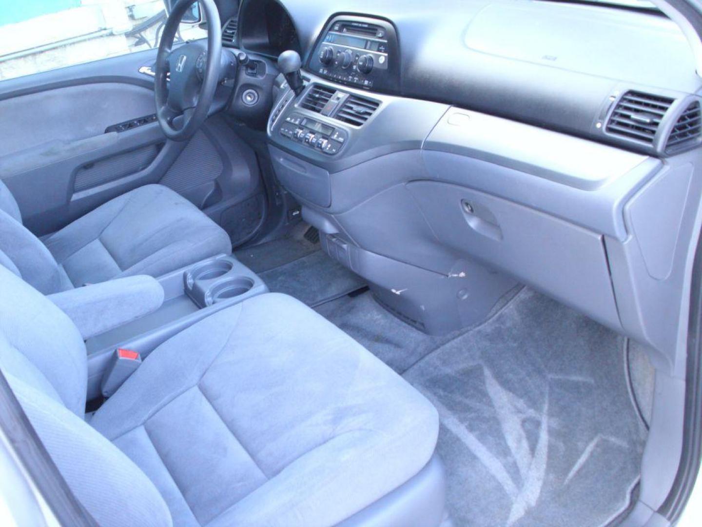 2007 SILVER HONDA ODYSSEY EX (5FNRL384X7B) with an 3.5L engine, Automatic transmission, San Antonio, TX, 78216, (208) 269-7240, 29.424601, -98.495140 - SPACIOUS SUV; FOLD- AWAY THIRD ROW; Rear Sunshade; Quad Seats; Rear Air Conditioning; Alloy Wheels; Cloth Seats; Air Conditioning; Power Windows; Power Locks; Power Steering; Tilt Wheel; AM/FM CD; Immobilizer; Keyless Entry; Alarm; Dual Front Airbags; Side Airbags; Head Airbags; Rear Head Airbags; A - Photo#9