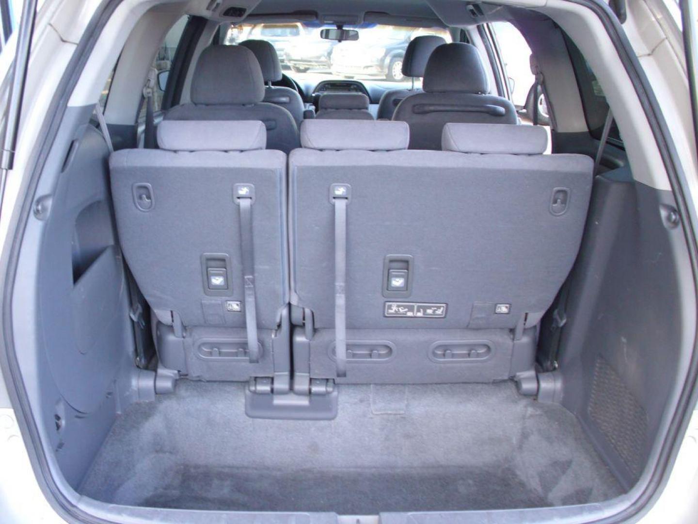 2007 SILVER HONDA ODYSSEY EX (5FNRL384X7B) with an 3.5L engine, Automatic transmission, San Antonio, TX, 78216, (208) 269-7240, 29.424601, -98.495140 - SPACIOUS SUV; FOLD- AWAY THIRD ROW; Rear Sunshade; Quad Seats; Rear Air Conditioning; Alloy Wheels; Cloth Seats; Air Conditioning; Power Windows; Power Locks; Power Steering; Tilt Wheel; AM/FM CD; Immobilizer; Keyless Entry; Alarm; Dual Front Airbags; Side Airbags; Head Airbags; Rear Head Airbags; A - Photo#13