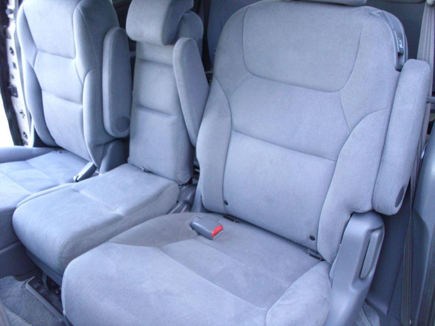2007 SILVER HONDA ODYSSEY EX (5FNRL384X7B) with an 3.5L engine, Automatic transmission, San Antonio, TX, 78216, (208) 269-7240, 29.424601, -98.495140 - SPACIOUS SUV; FOLD- AWAY THIRD ROW; Rear Sunshade; Quad Seats; Rear Air Conditioning; Alloy Wheels; Cloth Seats; Air Conditioning; Power Windows; Power Locks; Power Steering; Tilt Wheel; AM/FM CD; Immobilizer; Keyless Entry; Alarm; Dual Front Airbags; Side Airbags; Head Airbags; Rear Head Airbags; A - Photo#14