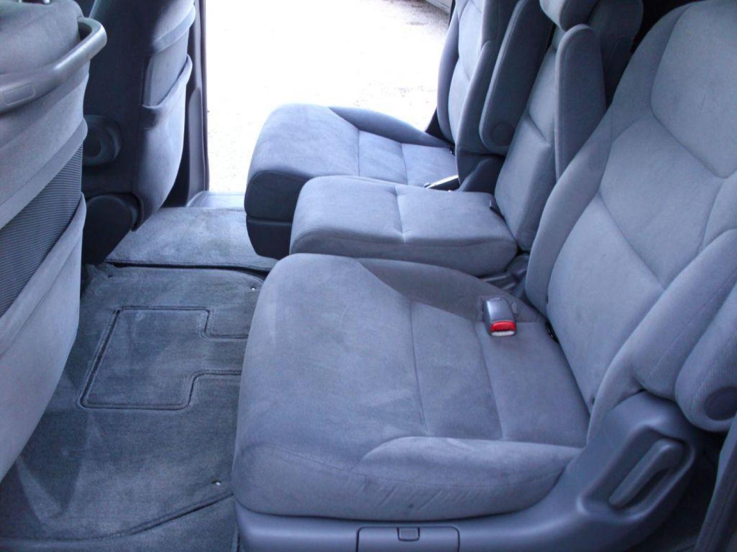 2007 SILVER HONDA ODYSSEY EX (5FNRL384X7B) with an 3.5L engine, Automatic transmission, San Antonio, TX, 78216, (208) 269-7240, 29.424601, -98.495140 - SPACIOUS SUV; FOLD- AWAY THIRD ROW; Rear Sunshade; Quad Seats; Rear Air Conditioning; Alloy Wheels; Cloth Seats; Air Conditioning; Power Windows; Power Locks; Power Steering; Tilt Wheel; AM/FM CD; Immobilizer; Keyless Entry; Alarm; Dual Front Airbags; Side Airbags; Head Airbags; Rear Head Airbags; A - Photo#15
