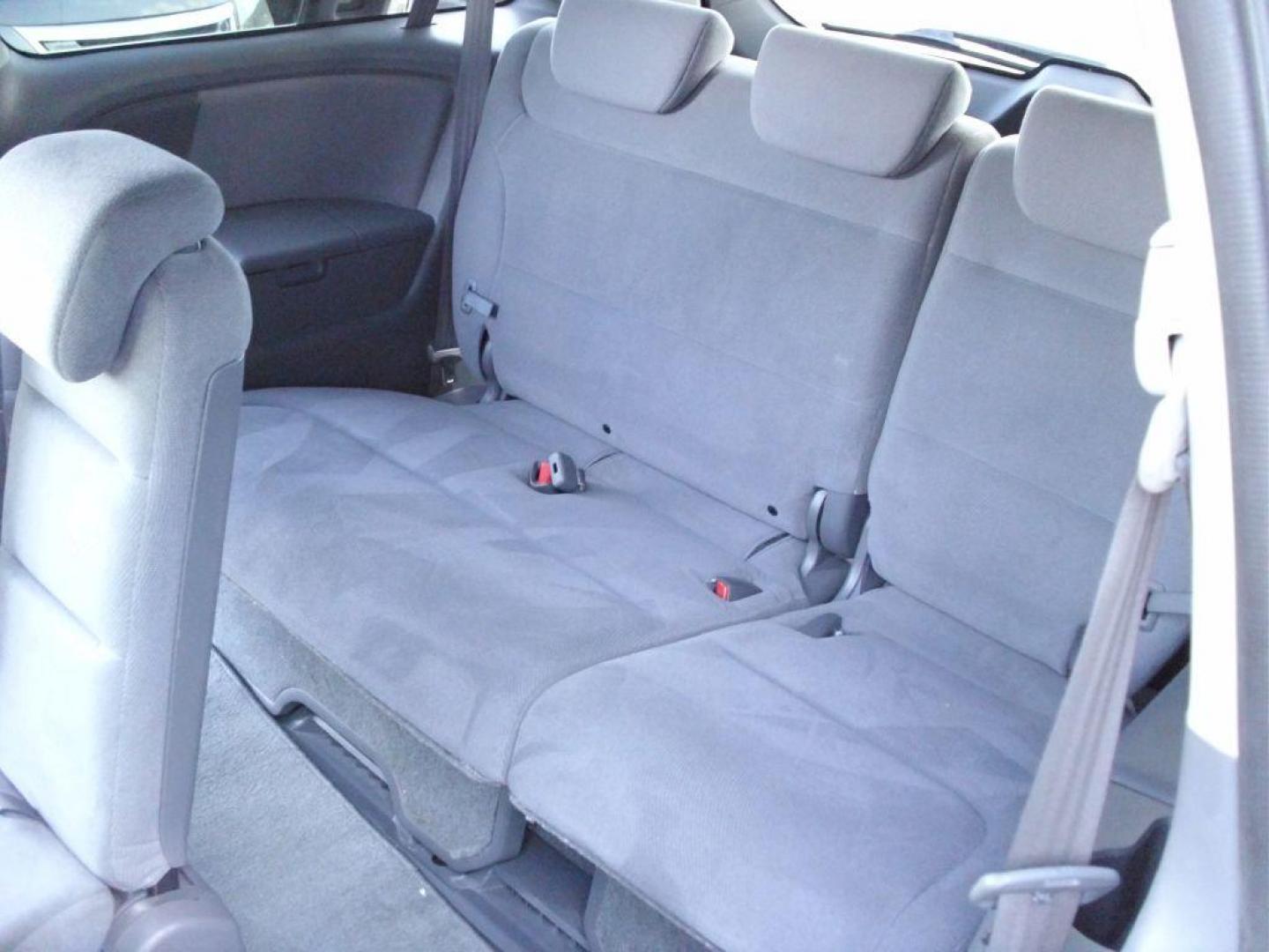2007 SILVER HONDA ODYSSEY EX (5FNRL384X7B) with an 3.5L engine, Automatic transmission, San Antonio, TX, 78216, (208) 269-7240, 29.424601, -98.495140 - SPACIOUS SUV; FOLD- AWAY THIRD ROW; Rear Sunshade; Quad Seats; Rear Air Conditioning; Alloy Wheels; Cloth Seats; Air Conditioning; Power Windows; Power Locks; Power Steering; Tilt Wheel; AM/FM CD; Immobilizer; Keyless Entry; Alarm; Dual Front Airbags; Side Airbags; Head Airbags; Rear Head Airbags; A - Photo#16