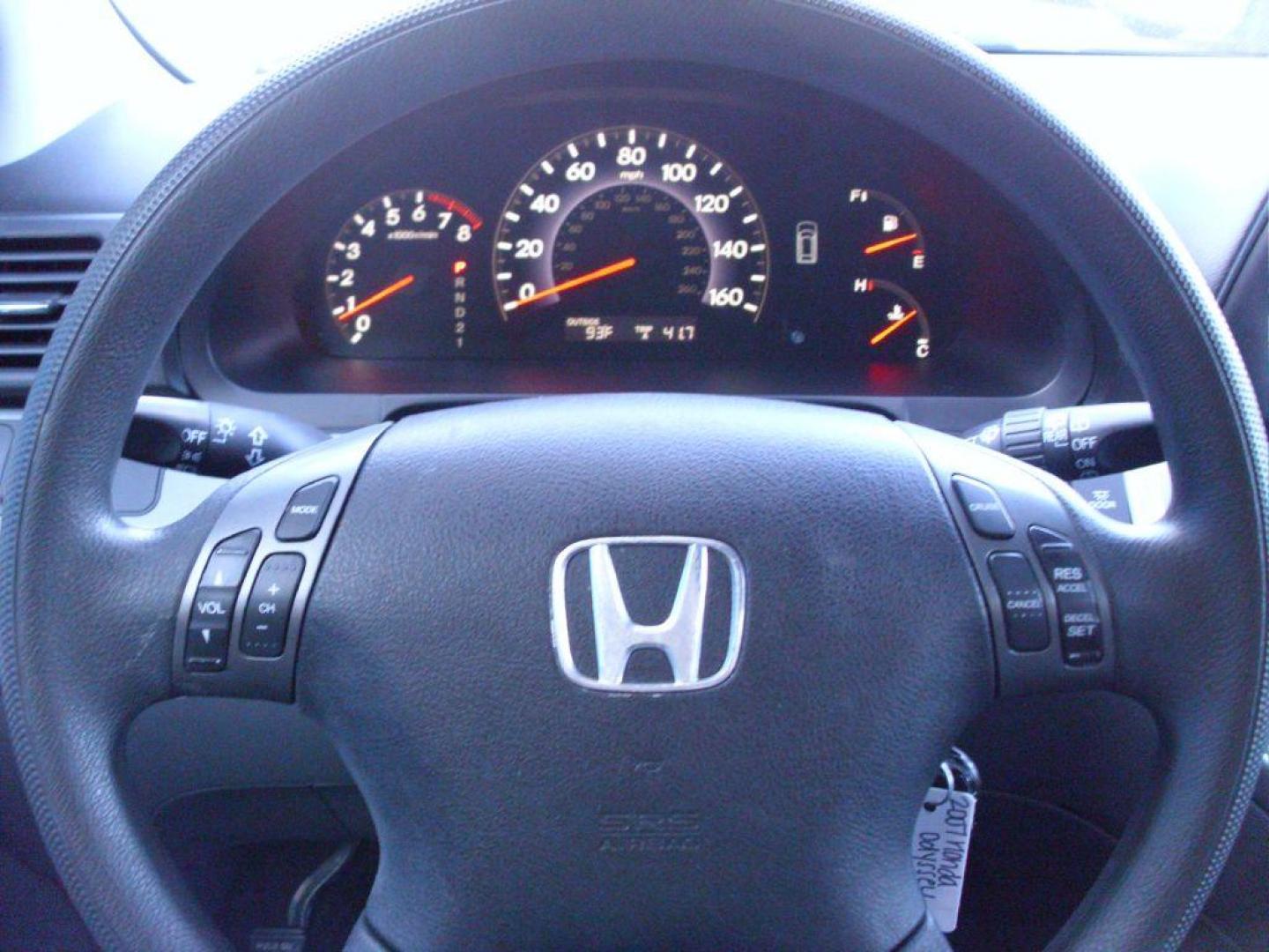 2007 SILVER HONDA ODYSSEY EX (5FNRL384X7B) with an 3.5L engine, Automatic transmission, San Antonio, TX, 78216, (208) 269-7240, 29.424601, -98.495140 - SPACIOUS SUV; FOLD- AWAY THIRD ROW; Rear Sunshade; Quad Seats; Rear Air Conditioning; Alloy Wheels; Cloth Seats; Air Conditioning; Power Windows; Power Locks; Power Steering; Tilt Wheel; AM/FM CD; Immobilizer; Keyless Entry; Alarm; Dual Front Airbags; Side Airbags; Head Airbags; Rear Head Airbags; A - Photo#19