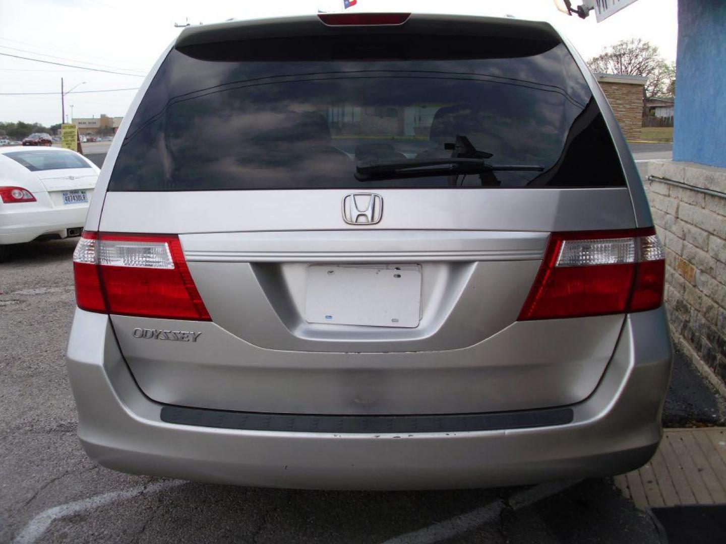 2007 SILVER HONDA ODYSSEY EX (5FNRL384X7B) with an 3.5L engine, Automatic transmission, located at 2215 Harry Wurzbach Rd , San Antonio, TX, 78209, (208) 269-7240, 29.491415, -98.432098 - SPACIOUS SUV; FOLD- AWAY THIRD ROW; Rear Sunshade; Quad Seats; Rear Air Conditioning; Alloy Wheels; Cloth Seats; Air Conditioning; Power Windows; Power Locks; Power Steering; Tilt Wheel; AM/FM CD; Immobilizer; Keyless Entry; Alarm; Dual Front Airbags; Side Airbags; Head Airbags; Rear Head Airbags; A - Photo#6