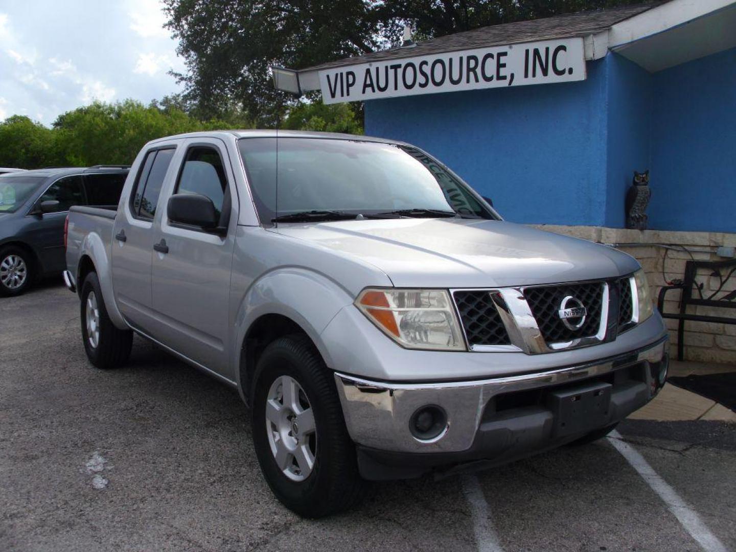 2006 SILVER NISSAN FRONTIER SE (1N6AD07U76C) with an 4.0L engine, Automatic transmission, San Antonio, TX, 78216, (208) 269-7240, 29.424601, -98.495140 - We provide financing options through various third-party Credit Unions and Auto Finance Companies, including RBFCU, USAA, SSFCU, Pen Fed, Navy Fed, Credit Human Credit Union of Texas, and most other credit unions. We also work with major banks such as Capital One and Broadway Bank. Payment methods a - Photo#1