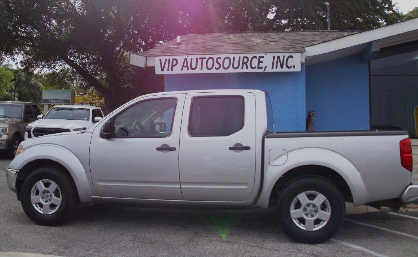 2006 SILVER NISSAN FRONTIER SE (1N6AD07U76C) with an 4.0L engine, Automatic transmission, San Antonio, TX, 78216, (208) 269-7240, 29.424601, -98.495140 - We provide financing options through various third-party Credit Unions and Auto Finance Companies, including RBFCU, USAA, SSFCU, Pen Fed, Navy Fed, Credit Human Credit Union of Texas, and most other credit unions. We also work with major banks such as Capital One and Broadway Bank. Payment methods a - Photo#2