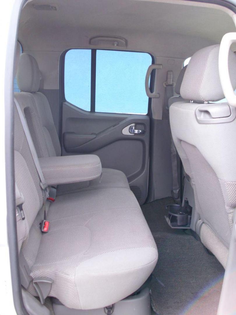 2006 SILVER NISSAN FRONTIER SE (1N6AD07U76C) with an 4.0L engine, Automatic transmission, San Antonio, TX, 78216, (208) 269-7240, 29.424601, -98.495140 - We provide financing options through various third-party Credit Unions and Auto Finance Companies, including RBFCU, USAA, SSFCU, Pen Fed, Navy Fed, Credit Human Credit Union of Texas, and most other credit unions. We also work with major banks such as Capital One and Broadway Bank. Payment methods a - Photo#10