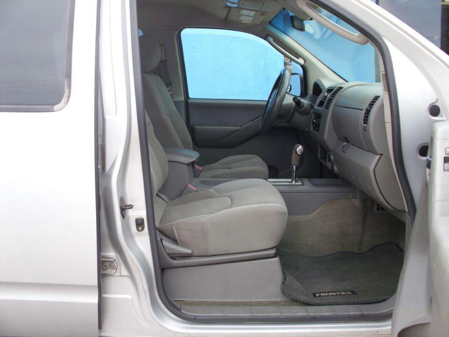2006 SILVER NISSAN FRONTIER SE (1N6AD07U76C) with an 4.0L engine, Automatic transmission, San Antonio, TX, 78216, (208) 269-7240, 29.424601, -98.495140 - We provide financing options through various third-party Credit Unions and Auto Finance Companies, including RBFCU, USAA, SSFCU, Pen Fed, Navy Fed, Credit Human Credit Union of Texas, and most other credit unions. We also work with major banks such as Capital One and Broadway Bank. Payment methods a - Photo#12