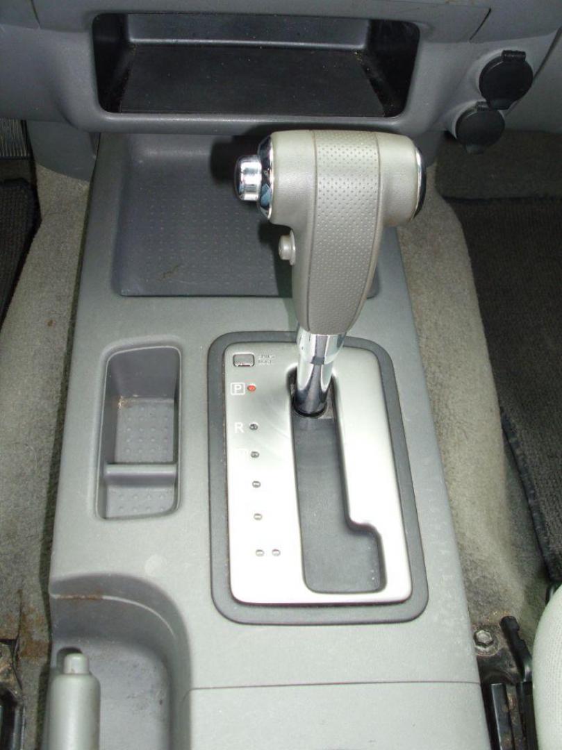 2006 SILVER NISSAN FRONTIER SE (1N6AD07U76C) with an 4.0L engine, Automatic transmission, San Antonio, TX, 78216, (208) 269-7240, 29.424601, -98.495140 - We provide financing options through various third-party Credit Unions and Auto Finance Companies, including RBFCU, USAA, SSFCU, Pen Fed, Navy Fed, Credit Human Credit Union of Texas, and most other credit unions. We also work with major banks such as Capital One and Broadway Bank. Payment methods a - Photo#17