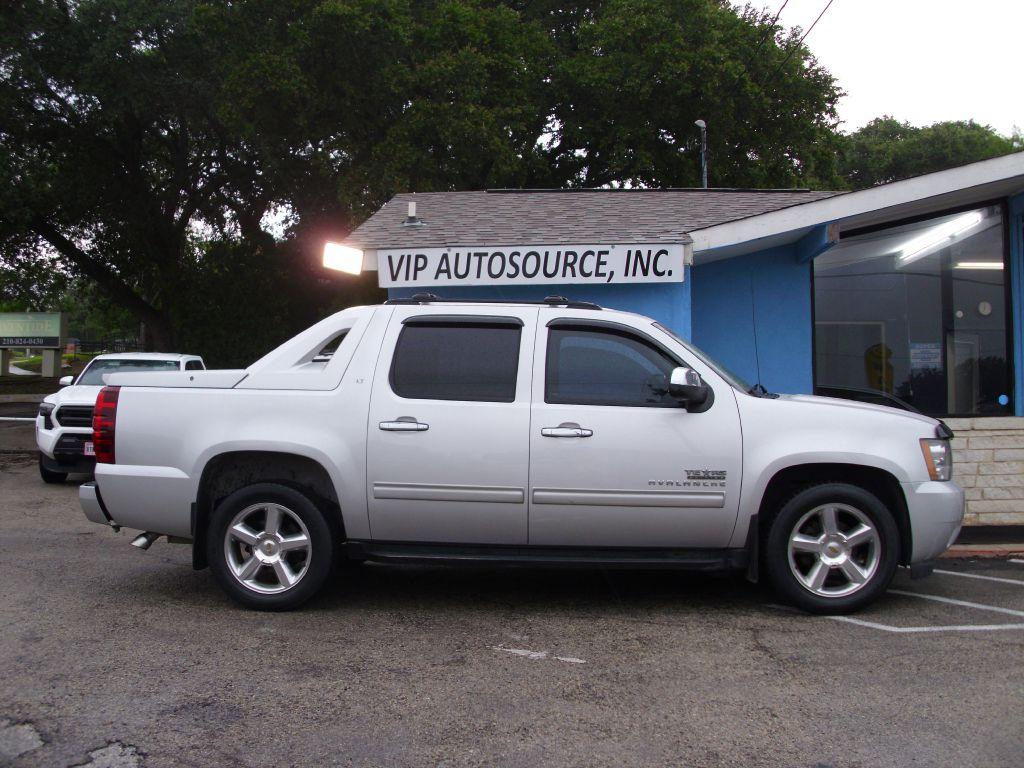 photo of 2011 CHEVROLET AVALANCHE LT