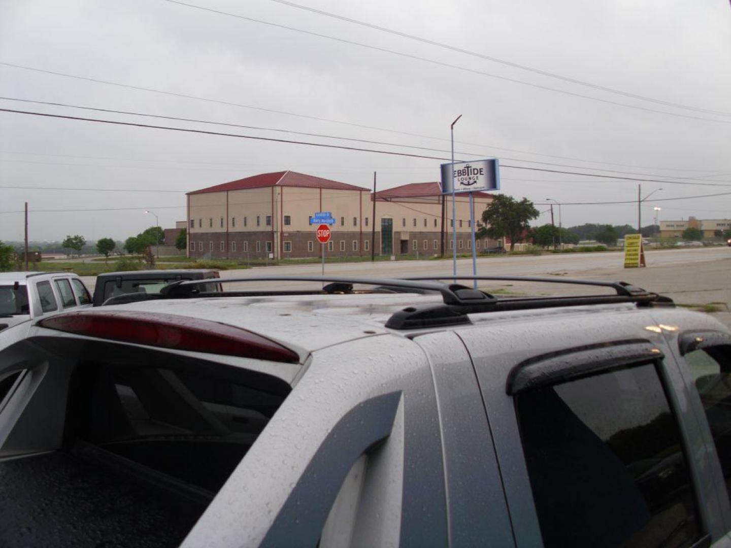 2011 SILVER CHEVROLET AVALANCHE LT (3GNMCFE01BG) with an 5.3L engine, Automatic transmission, located at 12019 San Pedro Ave., San Antonio, TX, 78216, (208) 269-7240, 29.545015, -98.490662 - Photo#8