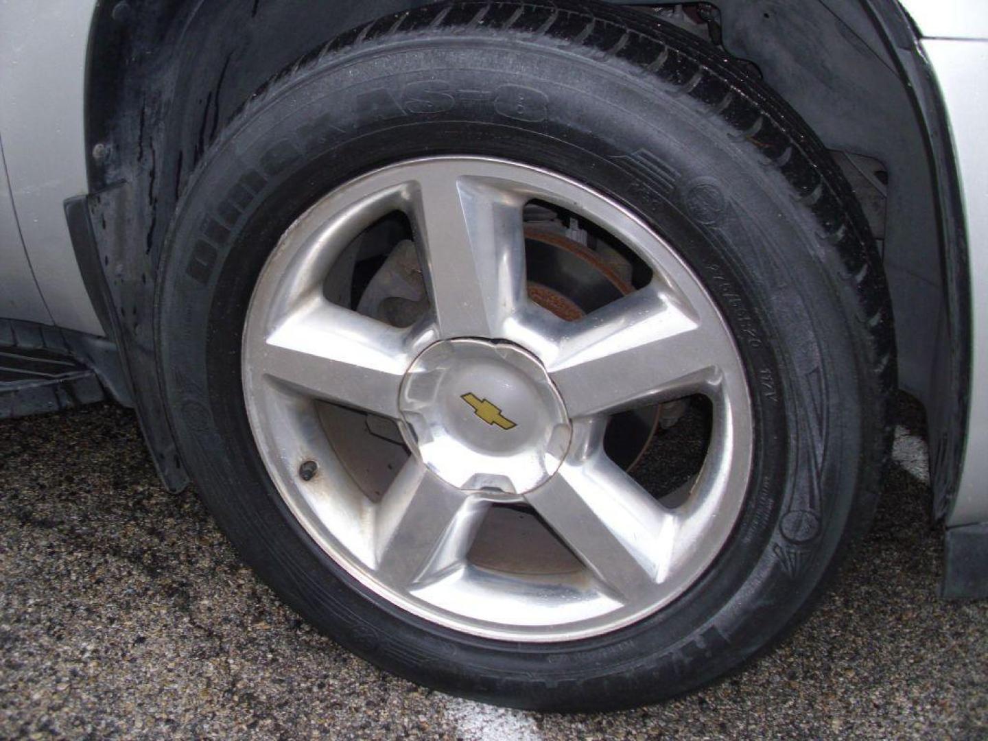2011 SILVER CHEVROLET AVALANCHE LT (3GNMCFE01BG) with an 5.3L engine, Automatic transmission, located at 12019 San Pedro Ave., San Antonio, TX, 78216, (208) 269-7240, 29.545015, -98.490662 - Photo#18