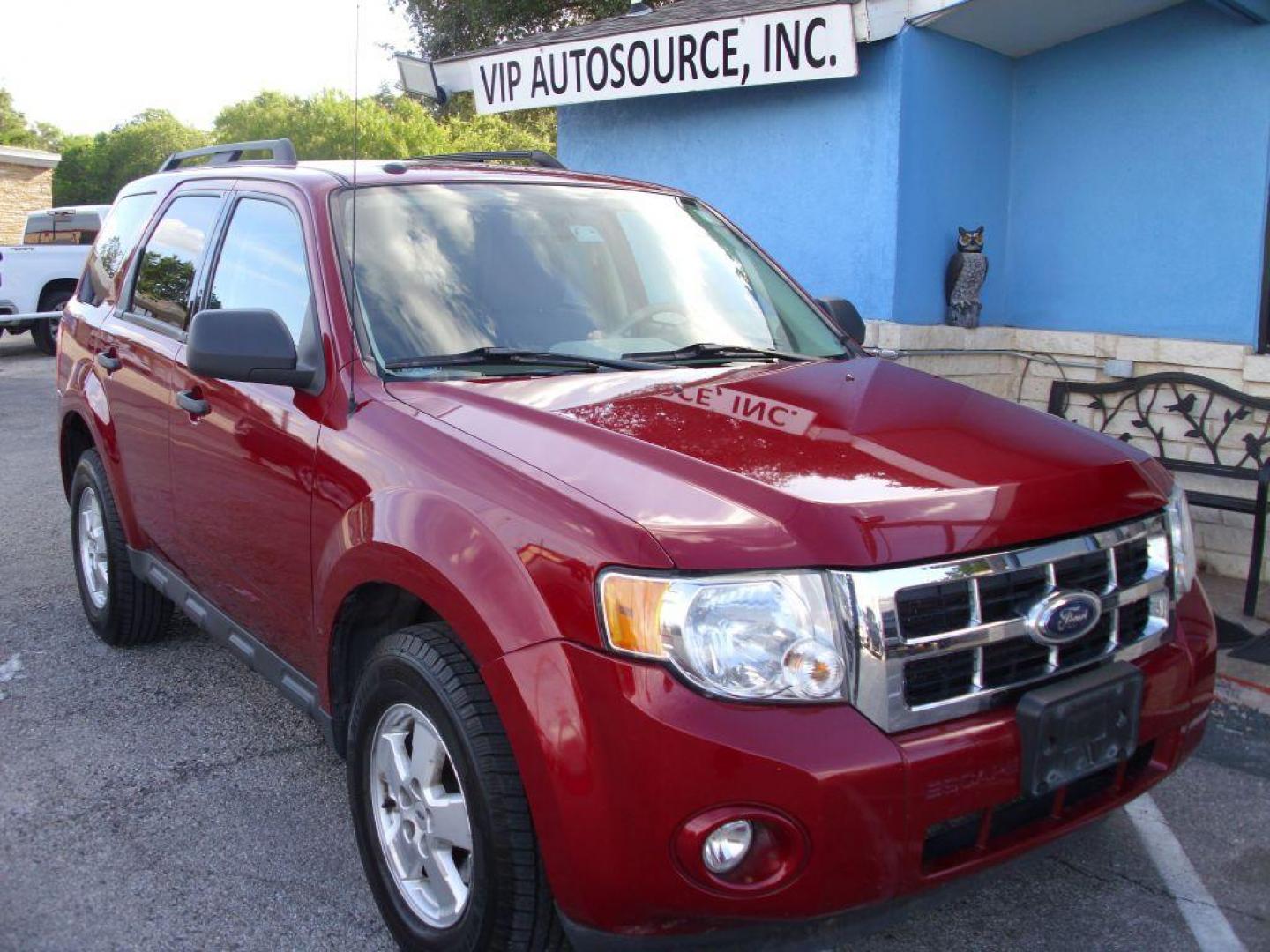 2009 RED FORD ESCAPE XLT (1FMCU93G29K) with an 3.0L engine, Automatic transmission, located at 2215 Harry Wurzbach Rd , San Antonio, TX, 78209, (208) 269-7240, 29.491415, -98.432098 - 4WD/AWD; ALLOY WHEELS- NO ACCIDENTS OR DAMAGES REPORTED! Cloth Seats; Satellite Radio ready; Air Conditioning; Power Windows; Power Locks; Power Steering; Tilt Wheel; Satellite; AM/FM CD/MP3; Immobilizer; Keyless Entry; Alarm; Available; Dual Airbags Front Head and Side; Active Seatbelts; Passenger - Photo#0