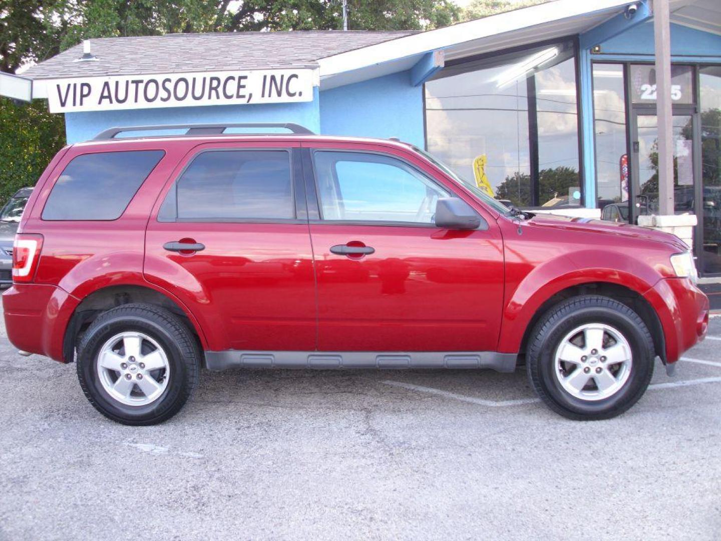 2009 RED FORD ESCAPE XLT (1FMCU93G29K) with an 3.0L engine, Automatic transmission, located at 2215 Harry Wurzbach Rd , San Antonio, TX, 78209, (208) 269-7240, 29.491415, -98.432098 - 4WD/AWD; ALLOY WHEELS- NO ACCIDENTS OR DAMAGES REPORTED! Cloth Seats; Satellite Radio ready; Air Conditioning; Power Windows; Power Locks; Power Steering; Tilt Wheel; Satellite; AM/FM CD/MP3; Immobilizer; Keyless Entry; Alarm; Available; Dual Airbags Front Head and Side; Active Seatbelts; Passenger - Photo#3