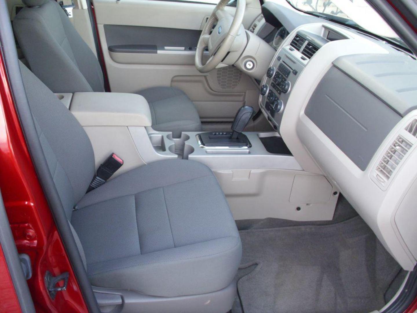 2009 RED FORD ESCAPE XLT (1FMCU93G29K) with an 3.0L engine, Automatic transmission, located at 2215 Harry Wurzbach Rd , San Antonio, TX, 78209, (208) 269-7240, 29.491415, -98.432098 - 4WD/AWD; ALLOY WHEELS- NO ACCIDENTS OR DAMAGES REPORTED! Cloth Seats; Satellite Radio ready; Air Conditioning; Power Windows; Power Locks; Power Steering; Tilt Wheel; Satellite; AM/FM CD/MP3; Immobilizer; Keyless Entry; Alarm; Available; Dual Airbags Front Head and Side; Active Seatbelts; Passenger - Photo#8