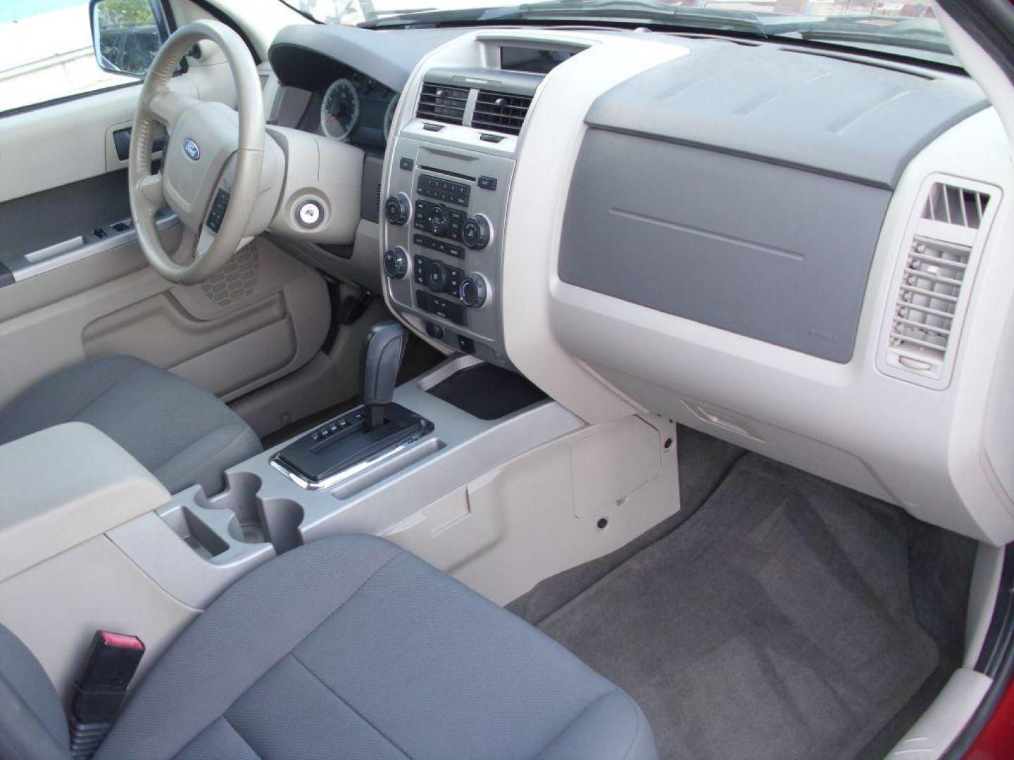 2009 RED FORD ESCAPE XLT (1FMCU93G29K) with an 3.0L engine, Automatic transmission, located at 2215 Harry Wurzbach Rd , San Antonio, TX, 78209, (208) 269-7240, 29.491415, -98.432098 - 4WD/AWD; ALLOY WHEELS- NO ACCIDENTS OR DAMAGES REPORTED! Cloth Seats; Satellite Radio ready; Air Conditioning; Power Windows; Power Locks; Power Steering; Tilt Wheel; Satellite; AM/FM CD/MP3; Immobilizer; Keyless Entry; Alarm; Available; Dual Airbags Front Head and Side; Active Seatbelts; Passenger - Photo#9