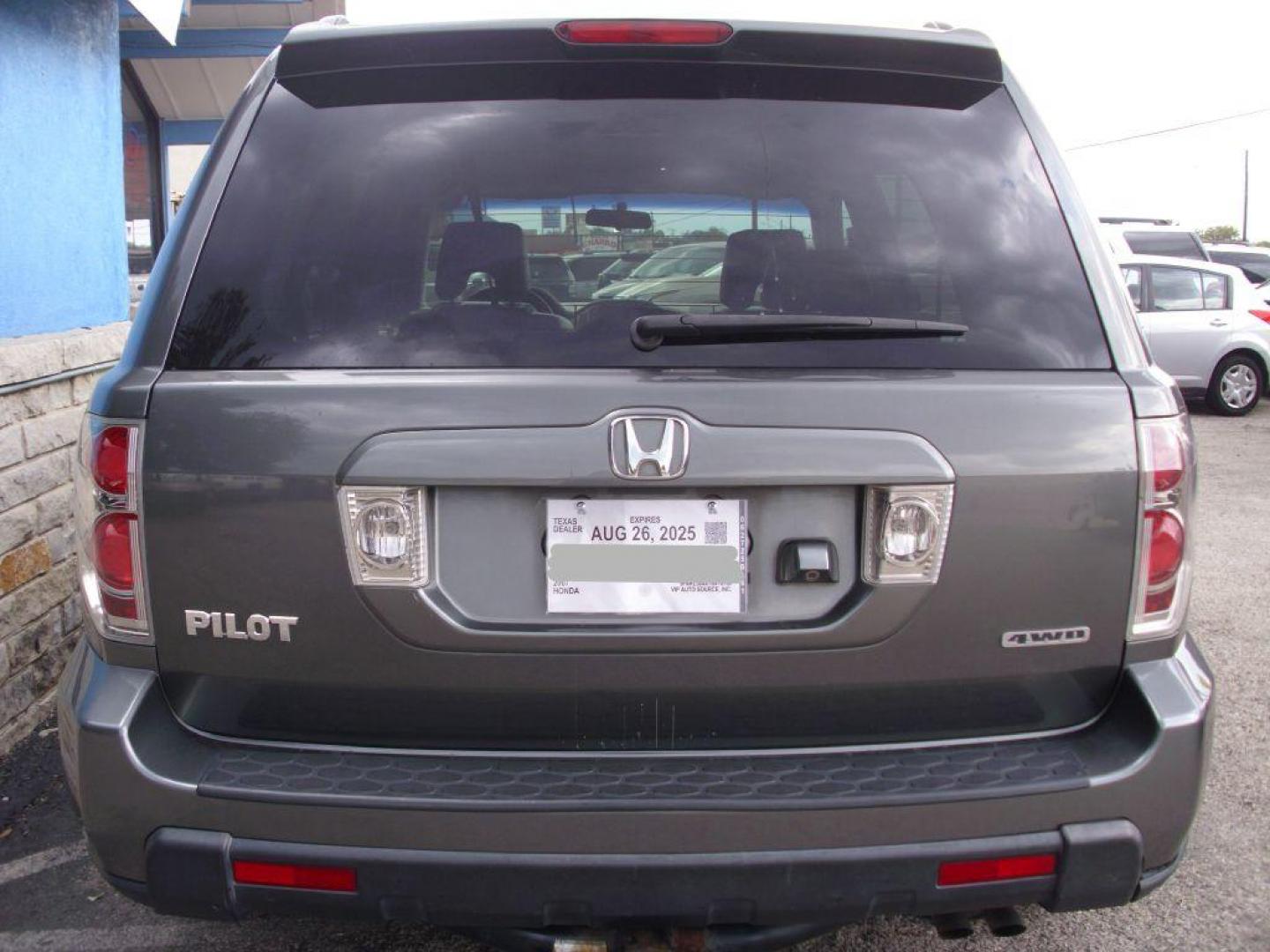 2007 GRAY HONDA PILOT EXL (2HKYF18777H) with an 3.5L engine, Automatic transmission, located at 2215 Harry Wurzbach Rd , San Antonio, TX, 78209, (208) 269-7240, 29.491415, -98.432098 - GREAT VEHICLE FOR ROAD TRIPS! 4WD/AWD- ALLOY WHEELS- FOLD AWAY THIRD ROW! ONE OWNER!! Front Seat Heaters; Leather Seats; Navigation System; Rear View Camera; Sunroof(s); Air Conditioning; Power Windows; Power Locks; Power Steering; Tilt Wheel; AM/FM CD; Satellite; AM/FM CD/DVD; Immobilizer; Keyless - Photo#4