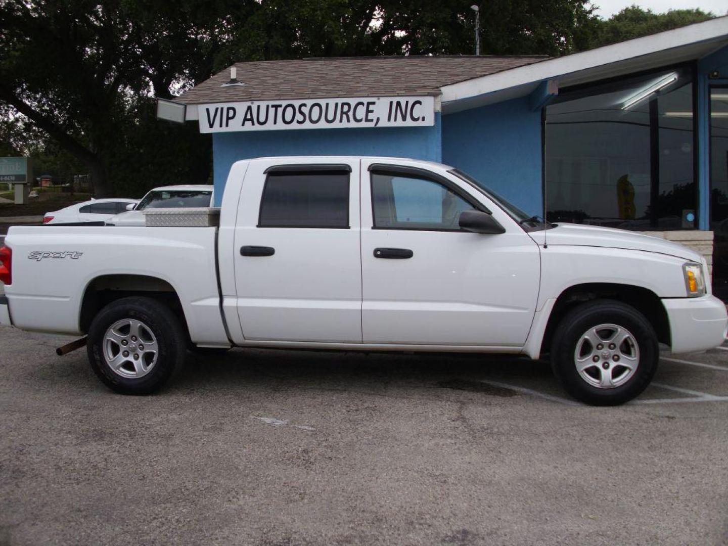 2007 WHITE DODGE DAKOTA QUAD (1D7HE28K47S) with an 3.7L engine, Automatic transmission, located at 2215 Harry Wurzbach Rd , San Antonio, TX, 78209, (208) 269-7240, 29.491415, -98.432098 - RELIABLE TRUCK - NO ACCIDENTS OR DAMAGES! SPORT PACKAGE! 2WD; Cloth Seats; Tow Hitch; Air Conditioning; ABS Brakes; Automatic Transmission; Cruise Control; Power Steering; Tilt Wheel; AM/FM CD; Satellite; Dual Front Air Bag; Active Belts; Crew Cab; Short Bed; All Wheel ABS; 1/2 Ton We provide fi - Photo#0