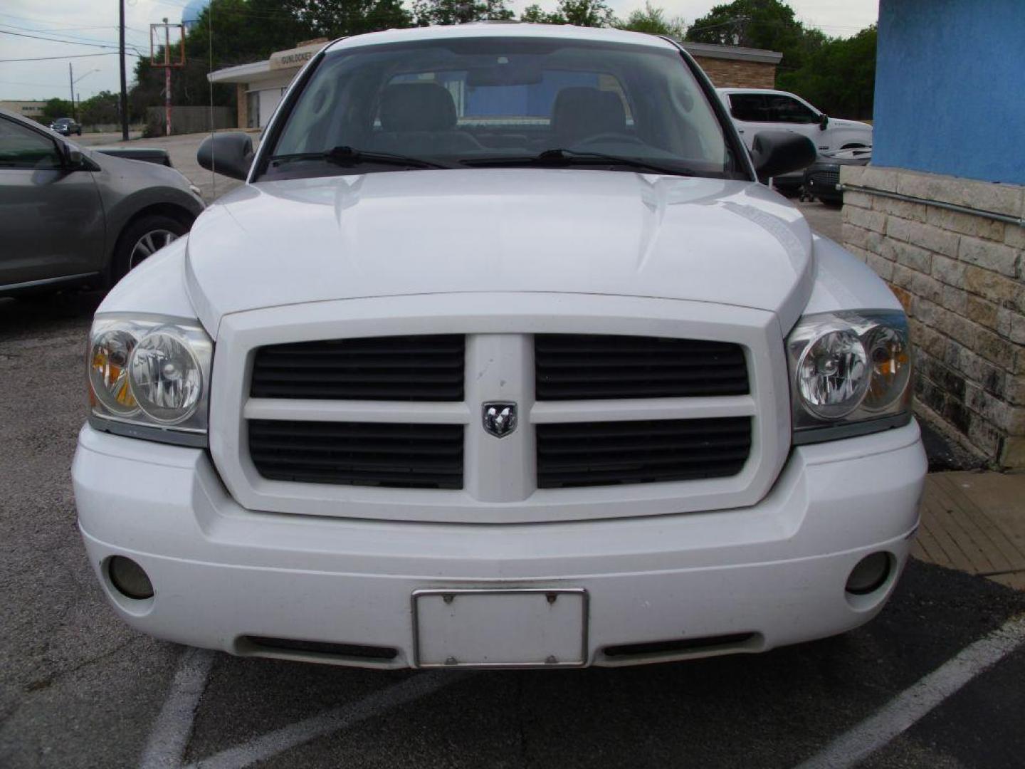2007 WHITE DODGE DAKOTA QUAD (1D7HE28K47S) with an 3.7L engine, Automatic transmission, located at 2215 Harry Wurzbach Rd , San Antonio, TX, 78209, (208) 269-7240, 29.491415, -98.432098 - RELIABLE TRUCK - NO ACCIDENTS OR DAMAGES! SPORT PACKAGE! 2WD; Cloth Seats; Tow Hitch; Air Conditioning; ABS Brakes; Automatic Transmission; Cruise Control; Power Steering; Tilt Wheel; AM/FM CD; Satellite; Dual Front Air Bag; Active Belts; Crew Cab; Short Bed; All Wheel ABS; 1/2 Ton We provide fi - Photo#1