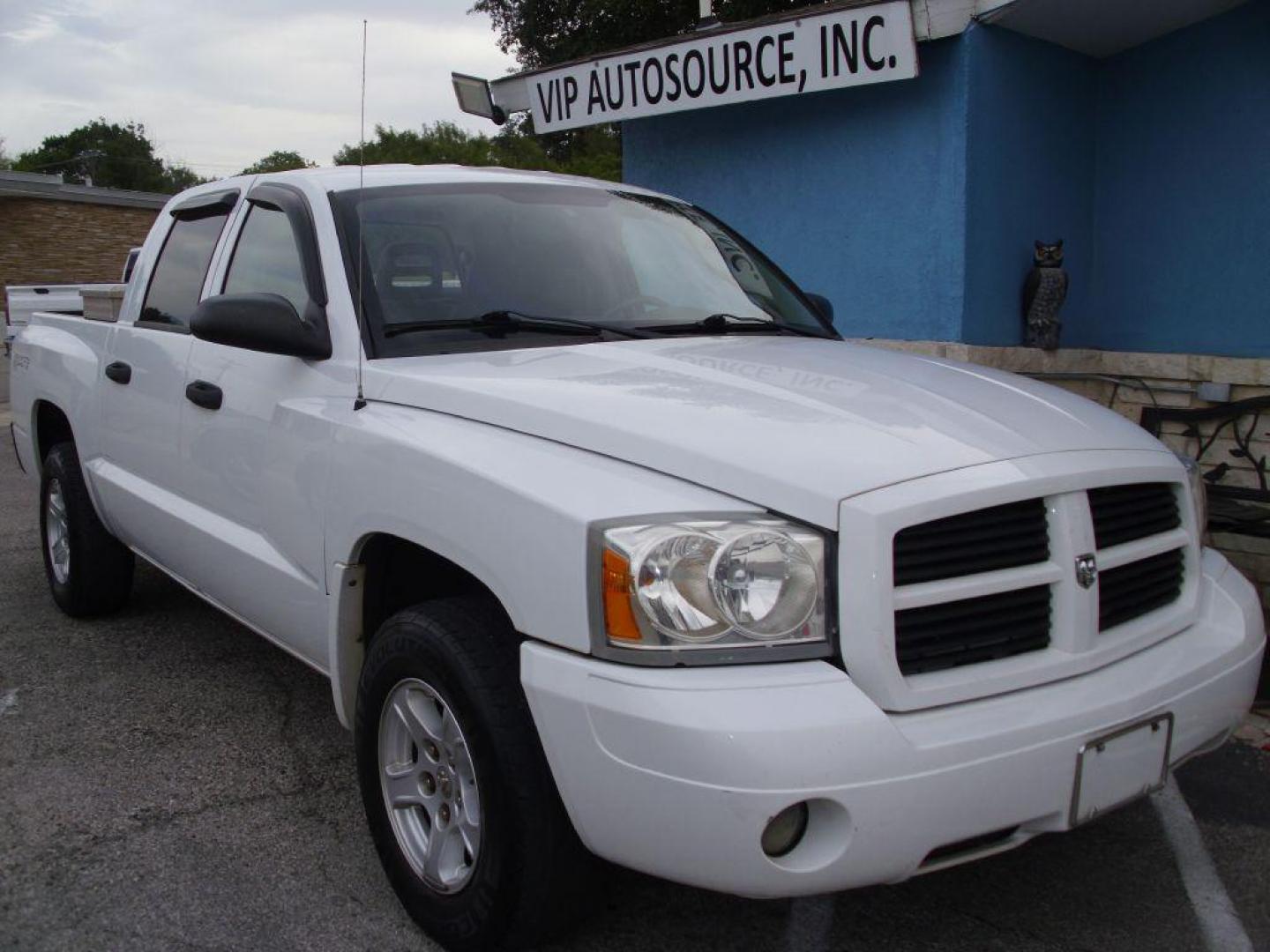2007 WHITE DODGE DAKOTA QUAD (1D7HE28K47S) with an 3.7L engine, Automatic transmission, located at 2215 Harry Wurzbach Rd , San Antonio, TX, 78209, (208) 269-7240, 29.491415, -98.432098 - RELIABLE TRUCK - NO ACCIDENTS OR DAMAGES! SPORT PACKAGE! 2WD; Cloth Seats; Tow Hitch; Air Conditioning; ABS Brakes; Automatic Transmission; Cruise Control; Power Steering; Tilt Wheel; AM/FM CD; Satellite; Dual Front Air Bag; Active Belts; Crew Cab; Short Bed; All Wheel ABS; 1/2 Ton We provide fi - Photo#2