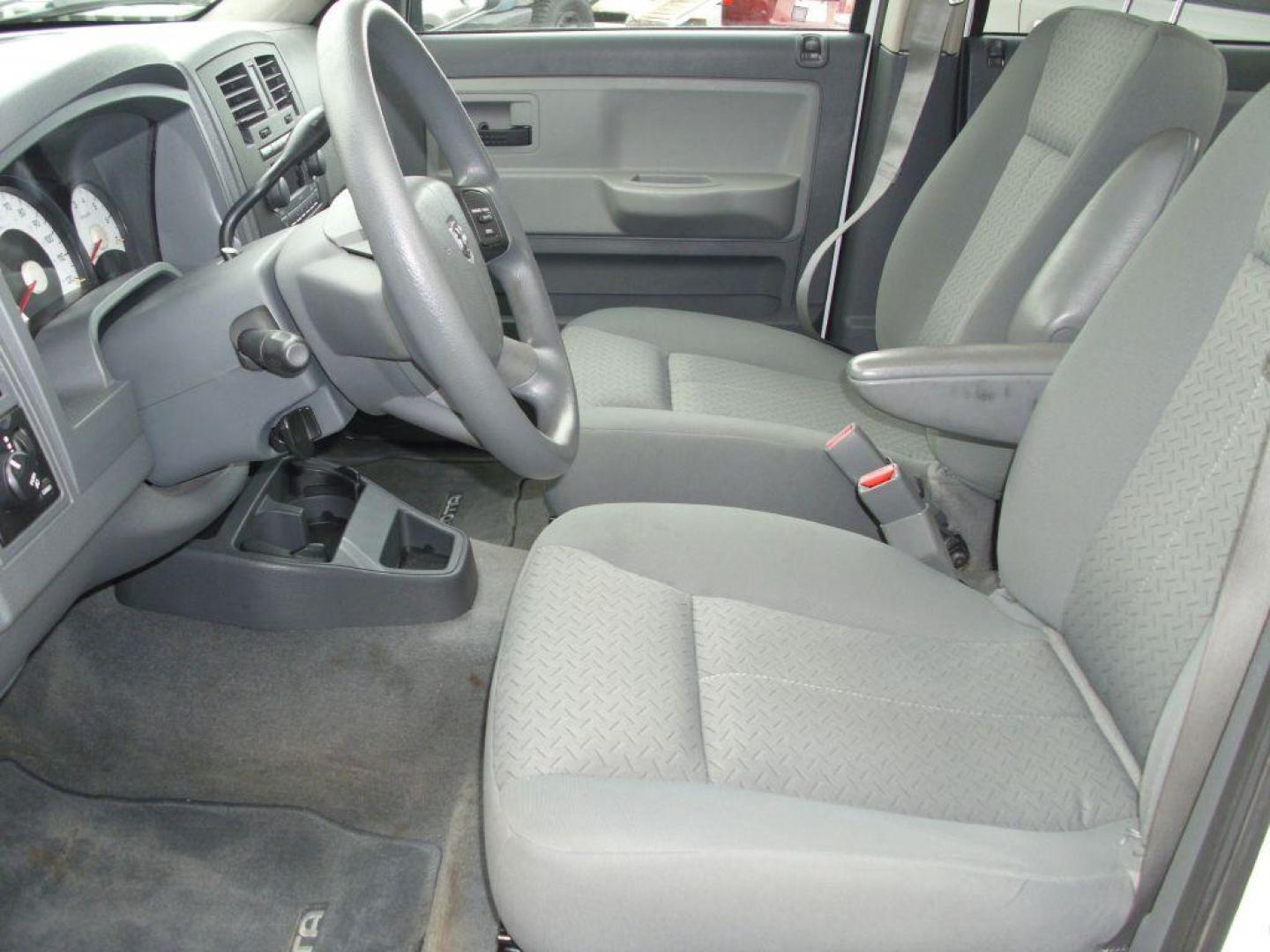 2007 WHITE DODGE DAKOTA QUAD (1D7HE28K47S) with an 3.7L engine, Automatic transmission, located at 2215 Harry Wurzbach Rd , San Antonio, TX, 78209, (208) 269-7240, 29.491415, -98.432098 - RELIABLE TRUCK - NO ACCIDENTS OR DAMAGES! SPORT PACKAGE! 2WD; Cloth Seats; Tow Hitch; Air Conditioning; ABS Brakes; Automatic Transmission; Cruise Control; Power Steering; Tilt Wheel; AM/FM CD; Satellite; Dual Front Air Bag; Active Belts; Crew Cab; Short Bed; All Wheel ABS; 1/2 Ton We provide fi - Photo#8
