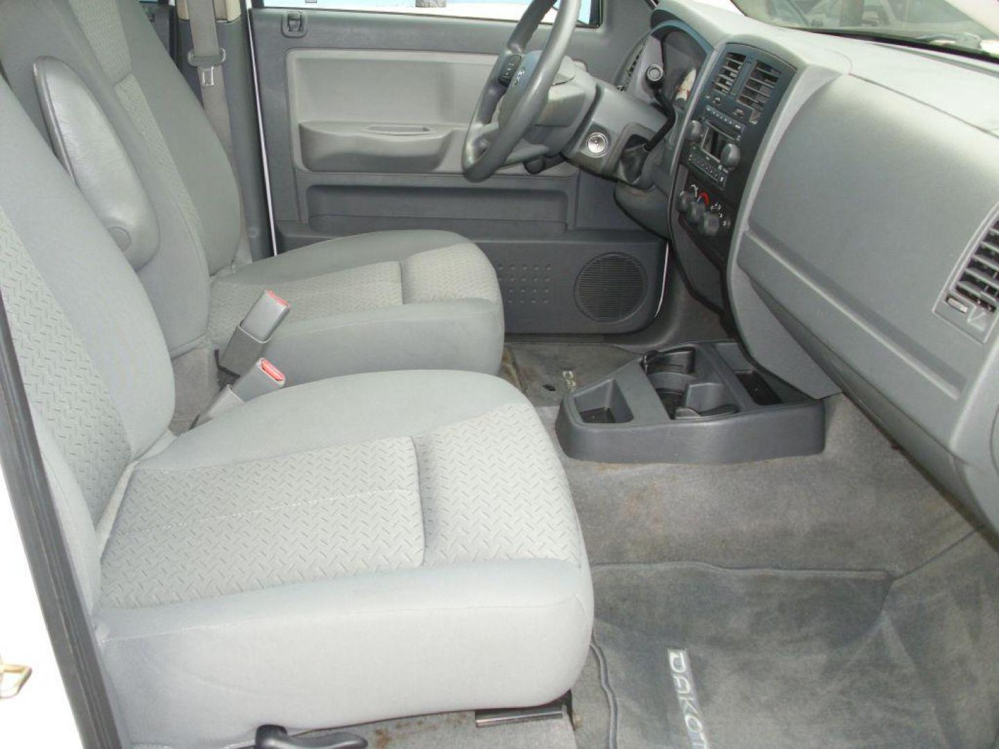 2007 WHITE DODGE DAKOTA QUAD (1D7HE28K47S) with an 3.7L engine, Automatic transmission, located at 2215 Harry Wurzbach Rd , San Antonio, TX, 78209, (208) 269-7240, 29.491415, -98.432098 - RELIABLE TRUCK - NO ACCIDENTS OR DAMAGES! SPORT PACKAGE! 2WD; Cloth Seats; Tow Hitch; Air Conditioning; ABS Brakes; Automatic Transmission; Cruise Control; Power Steering; Tilt Wheel; AM/FM CD; Satellite; Dual Front Air Bag; Active Belts; Crew Cab; Short Bed; All Wheel ABS; 1/2 Ton We provide fi - Photo#10