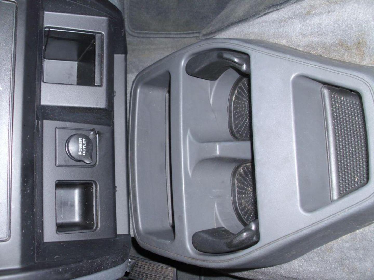 2007 WHITE DODGE DAKOTA QUAD (1D7HE28K47S) with an 3.7L engine, Automatic transmission, located at 2215 Harry Wurzbach Rd , San Antonio, TX, 78209, (208) 269-7240, 29.491415, -98.432098 - RELIABLE TRUCK - NO ACCIDENTS OR DAMAGES! SPORT PACKAGE! 2WD; Cloth Seats; Tow Hitch; Air Conditioning; ABS Brakes; Automatic Transmission; Cruise Control; Power Steering; Tilt Wheel; AM/FM CD; Satellite; Dual Front Air Bag; Active Belts; Crew Cab; Short Bed; All Wheel ABS; 1/2 Ton We provide fi - Photo#18