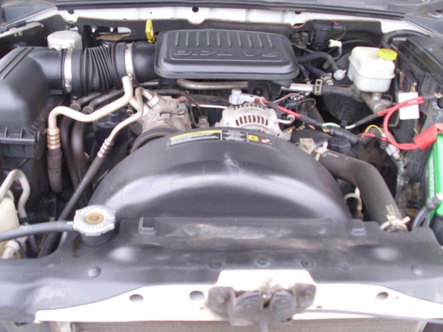 2007 WHITE DODGE DAKOTA QUAD (1D7HE28K47S) with an 3.7L engine, Automatic transmission, located at 2215 Harry Wurzbach Rd , San Antonio, TX, 78209, (208) 269-7240, 29.491415, -98.432098 - RELIABLE TRUCK - NO ACCIDENTS OR DAMAGES! SPORT PACKAGE! 2WD; Cloth Seats; Tow Hitch; Air Conditioning; ABS Brakes; Automatic Transmission; Cruise Control; Power Steering; Tilt Wheel; AM/FM CD; Satellite; Dual Front Air Bag; Active Belts; Crew Cab; Short Bed; All Wheel ABS; 1/2 Ton We provide fi - Photo#22