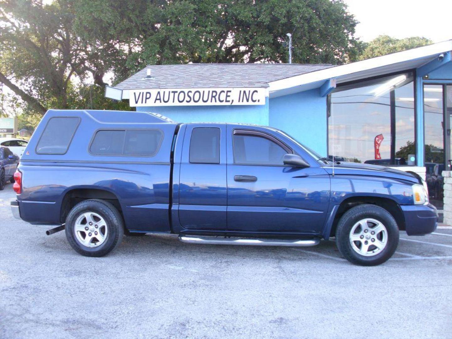 2006 BLUE DODGE DAKOTA SLT (1D7HE42KX6S) with an 3.7L engine, Automatic transmission, located at 2215 Harry Wurzbach Rd , San Antonio, TX, 78209, (208) 269-7240, 29.491415, -98.432098 - GREAT TRUCK WITH A BED COVER AND A BED LINER!! Automatic Transmission, Alloy Wheels, Bed Liner, Cloth Seats, Cruise Control, Air Conditioning; Power Windows; Power Mirrors, Power Seat(s), Tow Hitch, Power Locks; Power Steering; Tilt Wheel; AM/FM CD; Passive sentry key; Available; Dual Front Air Bag; - Photo#0