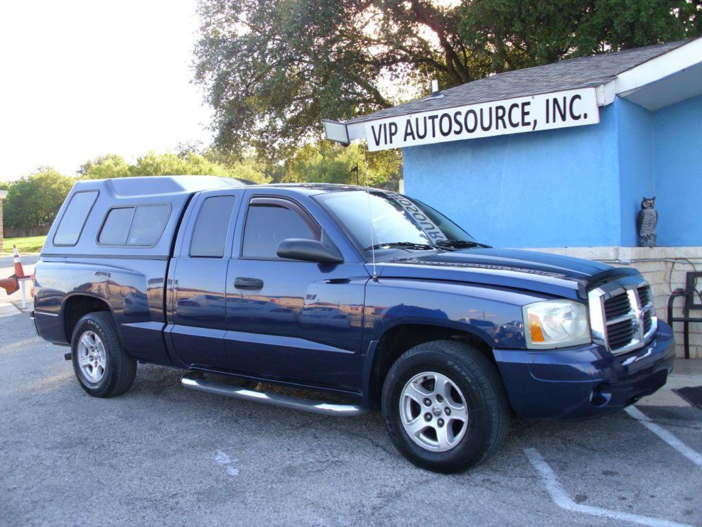 2006 BLUE DODGE DAKOTA SLT (1D7HE42KX6S) with an 3.7L engine, Automatic transmission, located at 2215 Harry Wurzbach Rd , San Antonio, TX, 78209, (208) 269-7240, 29.491415, -98.432098 - GREAT TRUCK WITH A BED COVER AND A BED LINER!! Automatic Transmission, Alloy Wheels, Bed Liner, Cloth Seats, Cruise Control, Air Conditioning; Power Windows; Power Mirrors, Power Seat(s), Tow Hitch, Power Locks; Power Steering; Tilt Wheel; AM/FM CD; Passive sentry key; Available; Dual Front Air Bag; - Photo#1