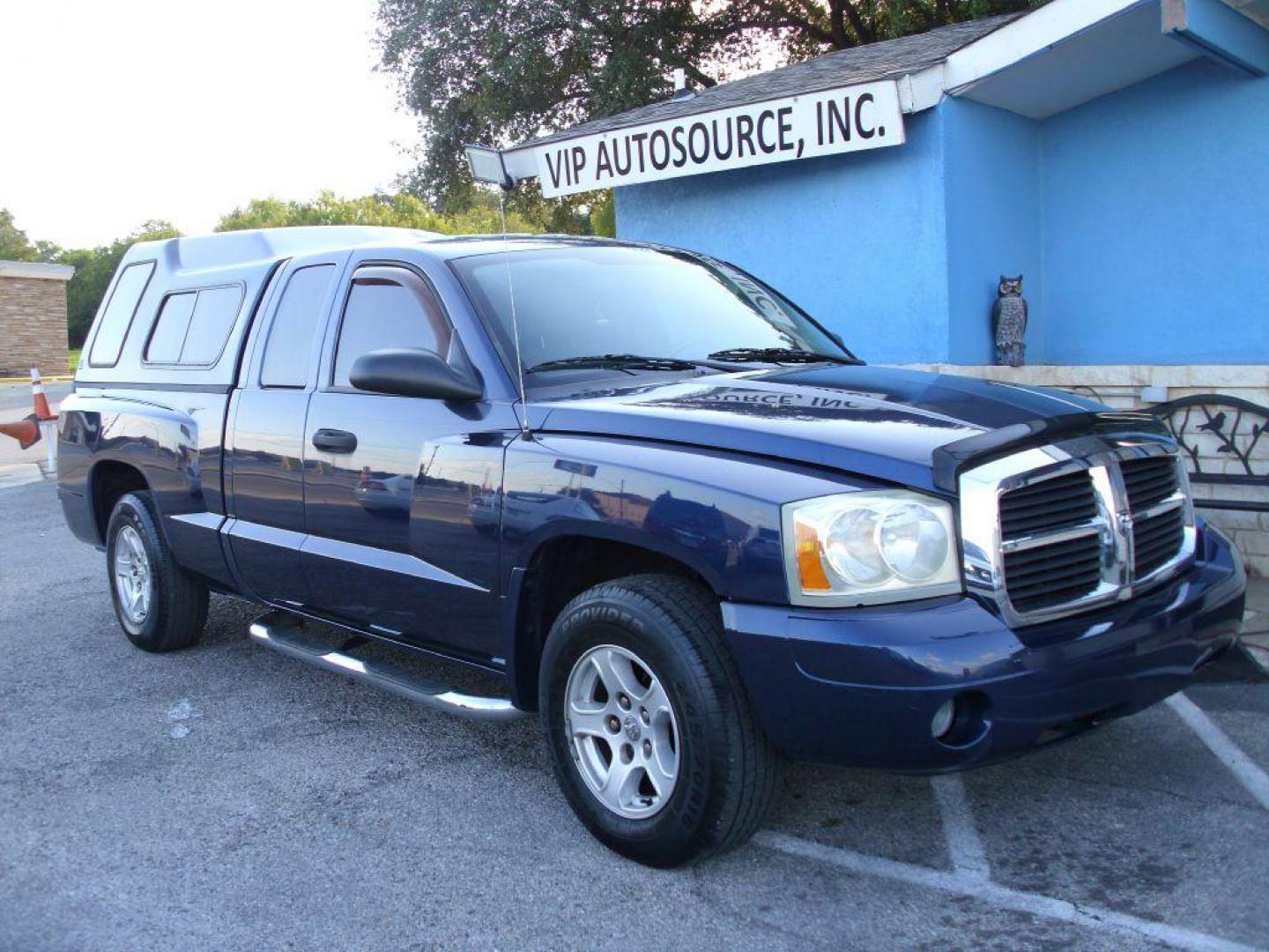 2006 BLUE DODGE DAKOTA SLT (1D7HE42KX6S) with an 3.7L engine, Automatic transmission, located at 2215 Harry Wurzbach Rd , San Antonio, TX, 78209, (208) 269-7240, 29.491415, -98.432098 - GREAT TRUCK WITH A BED COVER AND A BED LINER!! Automatic Transmission, Alloy Wheels, Bed Liner, Cloth Seats, Cruise Control, Air Conditioning; Power Windows; Power Mirrors, Power Seat(s), Tow Hitch, Power Locks; Power Steering; Tilt Wheel; AM/FM CD; Passive sentry key; Available; Dual Front Air Bag; - Photo#4