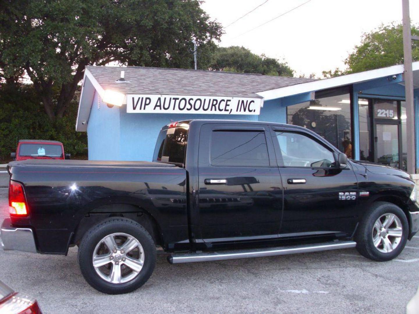 2014 BLACK RAM 1500 SLT (1C6RR6LT5ES) with an 5.7L engine, Automatic transmission, located at 2215 Harry Wurzbach Rd , San Antonio, TX, 78209, (208) 269-7240, 29.491415, -98.432098 - 20 INCH PLUS WHEELS! Alloy Wheels, Alpine Sound System, Automatic Transmission, ABS Brakes, Air Conditioning; Power Windows; Power Locks; Power Steering; Tilt Wheel; AM/FM CD/MP3; Satellite; AM/FM CD/DVD; Sentry Key; Keyless Entry; Available; Dual Air Bags Front and Sides; Active Belts; Crew Cab; Sh - Photo#5