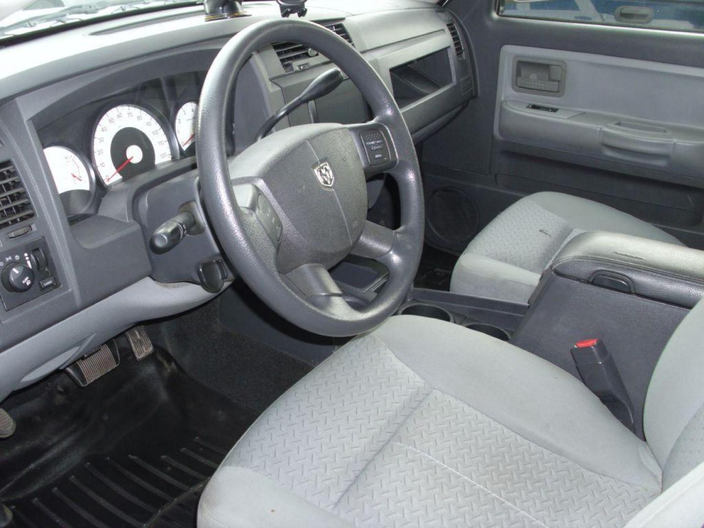 2009 WHITE DODGE DAKOTA SXT (1D3HW38P39S) with an 4.7L engine, Automatic transmission, located at 2215 Harry Wurzbach Rd , San Antonio, TX, 78209, (208) 269-7240, 29.491415, -98.432098 - 4X4- LOW MILEAGE WITH ALLOY WHEELS! Cloth Seats, Tow Hitch, Air Conditioning; Power Windows; Power Locks; Power Steering; Tilt Wheel; AM/FM CD/MP3; Satellite; Active keyless entry; Available; Dual Air Bags Front and Sides; Active Belts; Crew Cab; Regular Bed; All Wheel ABS; 1/2 Ton. We provide - Photo#10