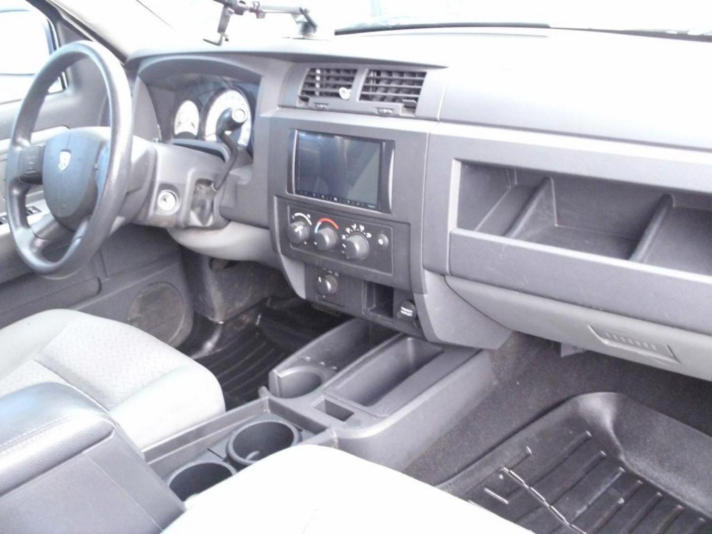 2009 WHITE DODGE DAKOTA SXT (1D3HW38P39S) with an 4.7L engine, Automatic transmission, located at 2215 Harry Wurzbach Rd , San Antonio, TX, 78209, (208) 269-7240, 29.491415, -98.432098 - 4X4- LOW MILEAGE WITH ALLOY WHEELS! Cloth Seats, Tow Hitch, Air Conditioning; Power Windows; Power Locks; Power Steering; Tilt Wheel; AM/FM CD/MP3; Satellite; Active keyless entry; Available; Dual Air Bags Front and Sides; Active Belts; Crew Cab; Regular Bed; All Wheel ABS; 1/2 Ton. We provide - Photo#12