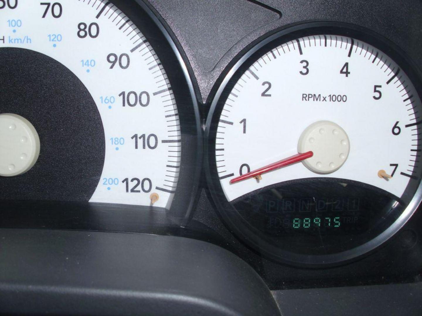 2009 WHITE DODGE DAKOTA SXT (1D3HW38P39S) with an 4.7L engine, Automatic transmission, located at 2215 Harry Wurzbach Rd , San Antonio, TX, 78209, (208) 269-7240, 29.491415, -98.432098 - 4X4- LOW MILEAGE WITH ALLOY WHEELS! Cloth Seats, Tow Hitch, Air Conditioning; Power Windows; Power Locks; Power Steering; Tilt Wheel; AM/FM CD/MP3; Satellite; Active keyless entry; Available; Dual Air Bags Front and Sides; Active Belts; Crew Cab; Regular Bed; All Wheel ABS; 1/2 Ton. We provide - Photo#16