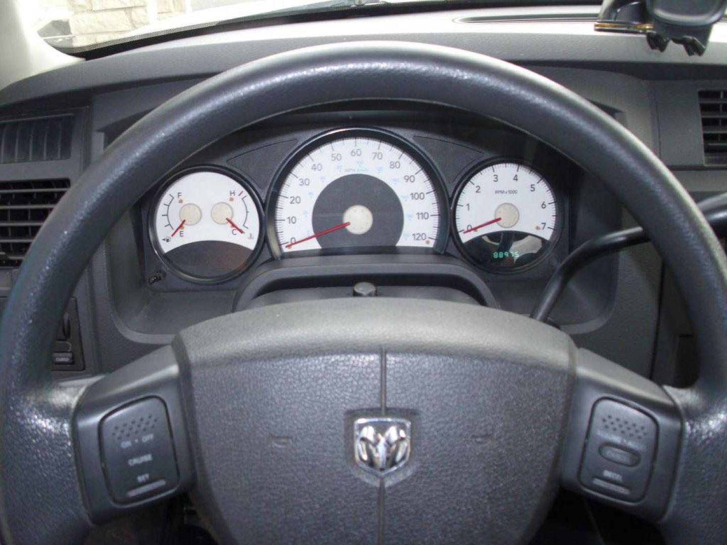 2009 WHITE DODGE DAKOTA SXT (1D3HW38P39S) with an 4.7L engine, Automatic transmission, located at 2215 Harry Wurzbach Rd , San Antonio, TX, 78209, (208) 269-7240, 29.491415, -98.432098 - 4X4- LOW MILEAGE WITH ALLOY WHEELS! Cloth Seats, Tow Hitch, Air Conditioning; Power Windows; Power Locks; Power Steering; Tilt Wheel; AM/FM CD/MP3; Satellite; Active keyless entry; Available; Dual Air Bags Front and Sides; Active Belts; Crew Cab; Regular Bed; All Wheel ABS; 1/2 Ton. We provide - Photo#17