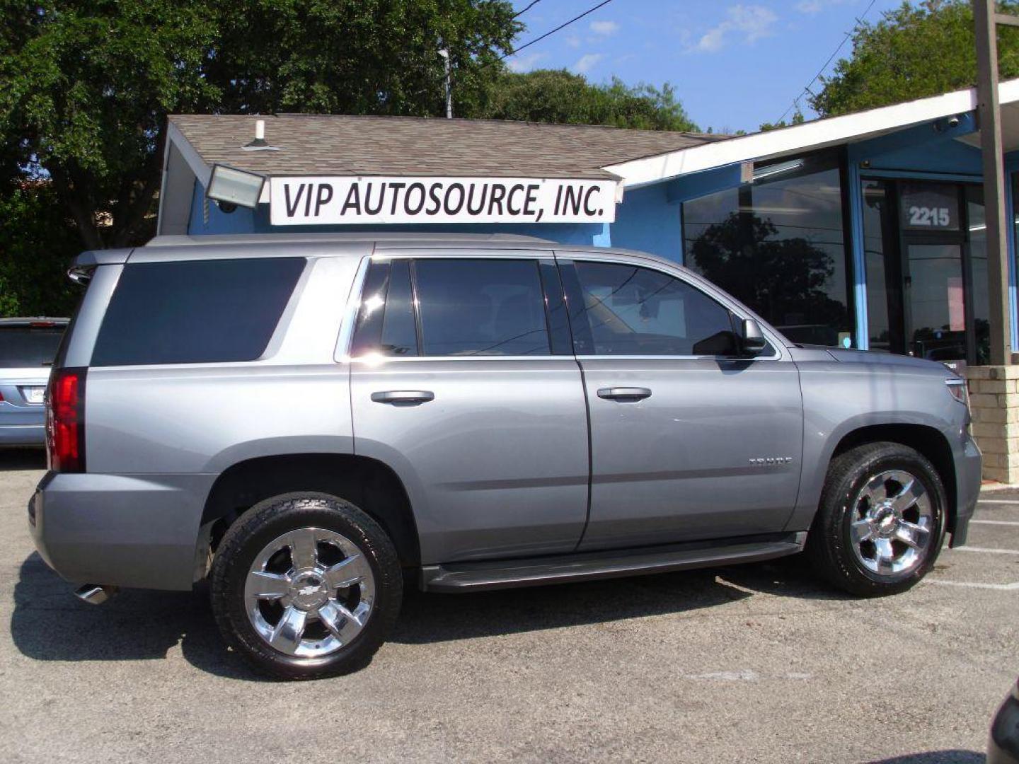 2018 BLUE CHEVROLET TAHOE 1500 LS (1GNSCAKC9JR) with an 5.3L engine, Automatic transmission, located at 2215 Harry Wurzbach Rd , San Antonio, TX, 78209, (208) 269-7240, 29.491415, -98.432098 - GREAT SUV FOR ROAD TRIPS WITH FOLD AWAY THIRD ROW ! ABS Brakes; Air Conditioning; Alloy Wheels; AM/FM Stereo; Android Auto; Apple CarPlay; Automatic Transmission; Auxiliary Audio Input; Bluetooth Technology; CD Audio; Cruise Control; Lane Departure Warning; Leather Seats; Navigation System; Overhead - Photo#6