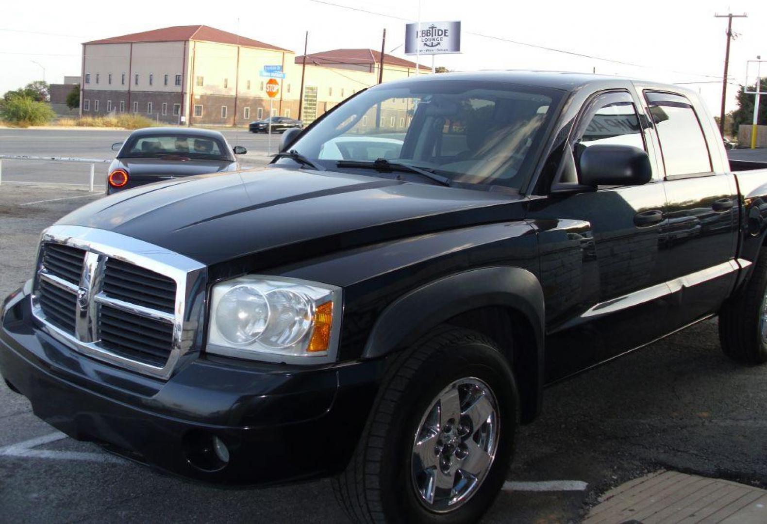 2006 BLACK DODGE DAKOTA QUAD SLT (1D7HW48N36S) with an 4.7L engine, Automatic transmission, located at 2215 Harry Wurzbach Rd , San Antonio, TX, 78209, (208) 269-7240, 29.491415, -98.432098 - GREAT TRUCK- 4X4 WITH AUTOMATIC TRANSMISSION; ABS Brakes; Alloy Wheels; Bed Liner; Cloth Seats; Cruise Control; Power Locks; CD; Passive sentry key; Available; Dual Front Air Bag; Active Belts; Tow Hitch; Crew Cab; Short Bed; All Wheel ABS; 1/2 Ton. ** WE DO NOT OFFER BUY HERE PAY HERE FINAN - Photo#2