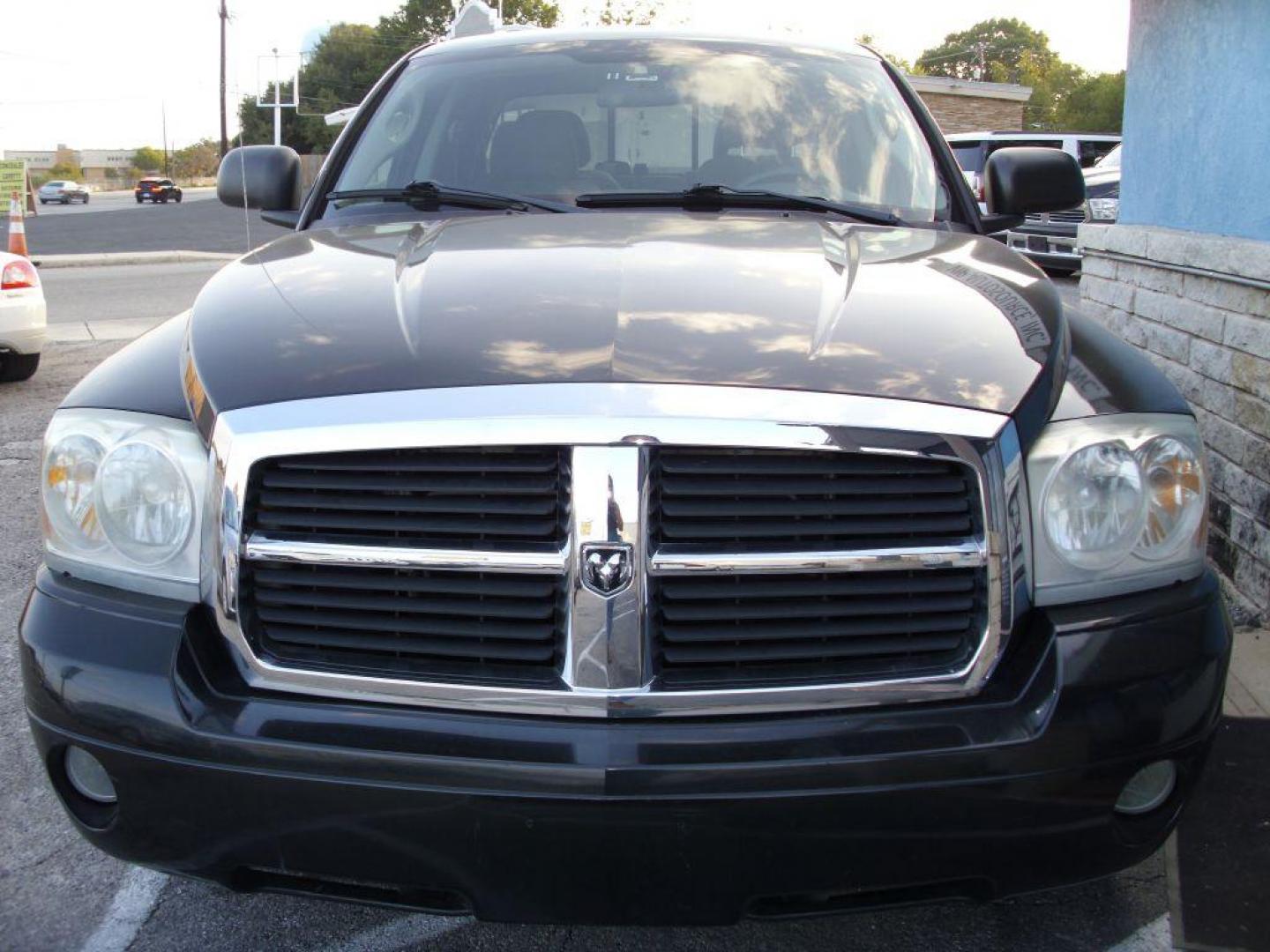 2006 BLACK DODGE DAKOTA QUAD SLT (1D7HW48N36S) with an 4.7L engine, Automatic transmission, located at 2215 Harry Wurzbach Rd , San Antonio, TX, 78209, (208) 269-7240, 29.491415, -98.432098 - GREAT TRUCK- 4X4 WITH AUTOMATIC TRANSMISSION; ABS Brakes; Alloy Wheels; Bed Liner; Cloth Seats; Cruise Control; Power Locks; CD; Passive sentry key; Available; Dual Front Air Bag; Active Belts; Tow Hitch; Crew Cab; Short Bed; All Wheel ABS; 1/2 Ton. ** WE DO NOT OFFER BUY HERE PAY HERE FINAN - Photo#3