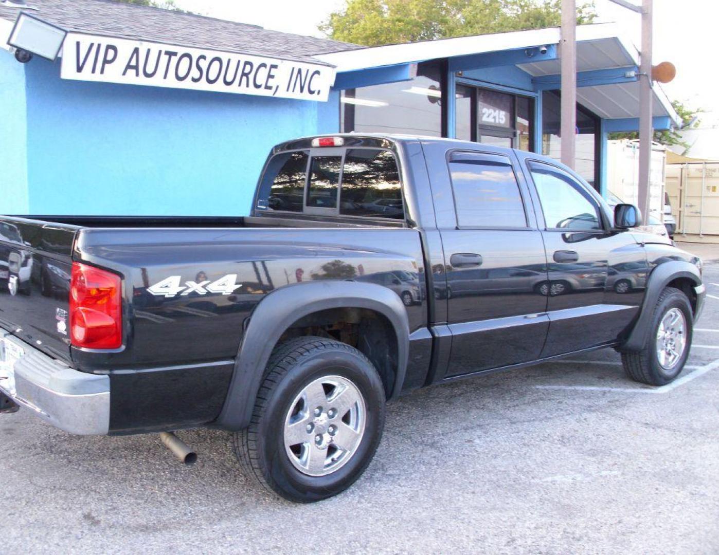 2006 BLACK DODGE DAKOTA QUAD SLT (1D7HW48N36S) with an 4.7L engine, Automatic transmission, located at 2215 Harry Wurzbach Rd , San Antonio, TX, 78209, (208) 269-7240, 29.491415, -98.432098 - GREAT TRUCK- 4X4 WITH AUTOMATIC TRANSMISSION; ABS Brakes; Alloy Wheels; Bed Liner; Cloth Seats; Cruise Control; Power Locks; CD; Passive sentry key; Available; Dual Front Air Bag; Active Belts; Tow Hitch; Crew Cab; Short Bed; All Wheel ABS; 1/2 Ton. ** WE DO NOT OFFER BUY HERE PAY HERE FINAN - Photo#4