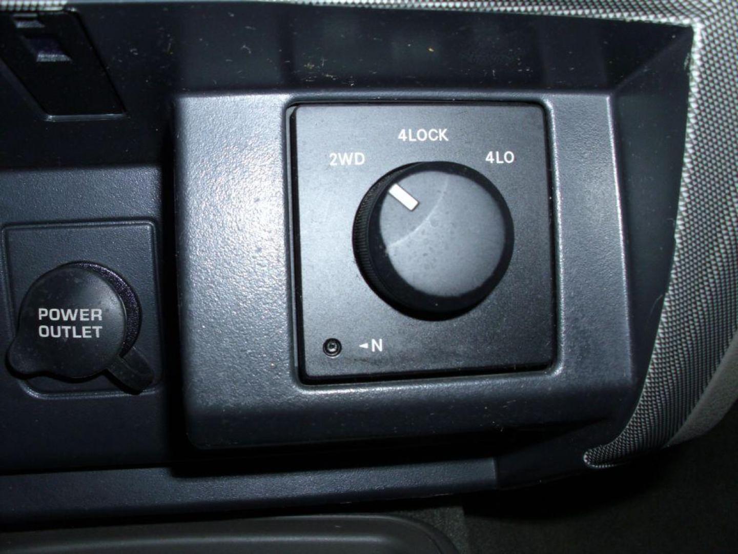 2006 BLACK DODGE DAKOTA QUAD SLT (1D7HW48N36S) with an 4.7L engine, Automatic transmission, located at 2215 Harry Wurzbach Rd , San Antonio, TX, 78209, (208) 269-7240, 29.491415, -98.432098 - GREAT TRUCK- 4X4 WITH AUTOMATIC TRANSMISSION; ABS Brakes; Alloy Wheels; Bed Liner; Cloth Seats; Cruise Control; Power Locks; CD; Passive sentry key; Available; Dual Front Air Bag; Active Belts; Tow Hitch; Crew Cab; Short Bed; All Wheel ABS; 1/2 Ton. ** WE DO NOT OFFER BUY HERE PAY HERE FINAN - Photo#17