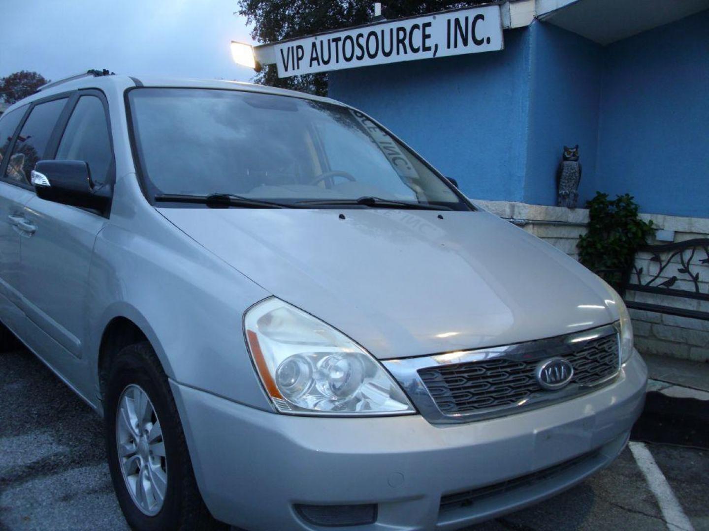 2012 TAN KIA SEDONA LX (KNDMG4C79C6) with an 3.5L engine, Automatic transmission, located at 2215 Harry Wurzbach Rd , San Antonio, TX, 78209, (208) 269-7240, 29.491415, -98.432098 - PERFECT VAN FOR ROADTRIPS- THIRD ROW SEAT! ABS Brakes; Air Conditioning; AM/FM Stereo; Automatic Transmission; Auxiliary Audio Input; Bluetooth Technology; CD Audio; Cloth Seats; Cruise Control; Fold-Away Third Row; Overhead Airbags; Parking Sensors; Power Locks; Power Mirrors; Power Windows; Quad S - Photo#3